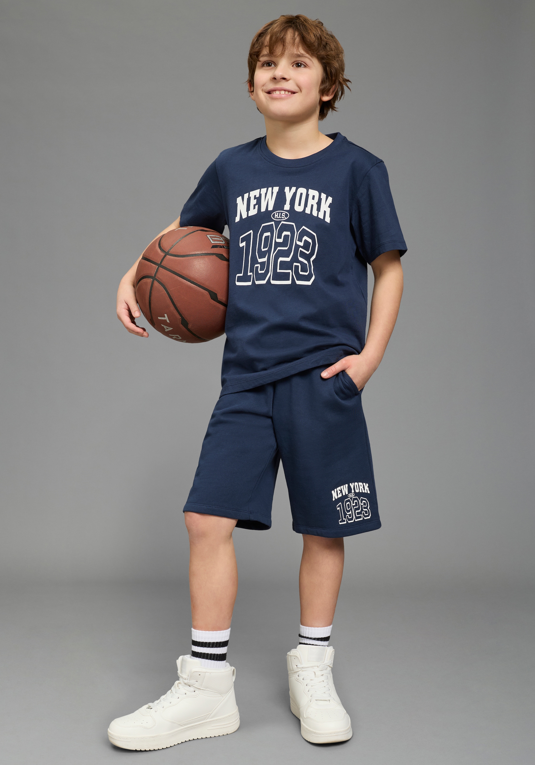 H.I.S Shirt & Hose »2tlg Set: T-Shirt+Sweatbermudas« Set, 2, 2 tlg. verschiedene Größen, bedrucktes Design, aus Baumwollmischung