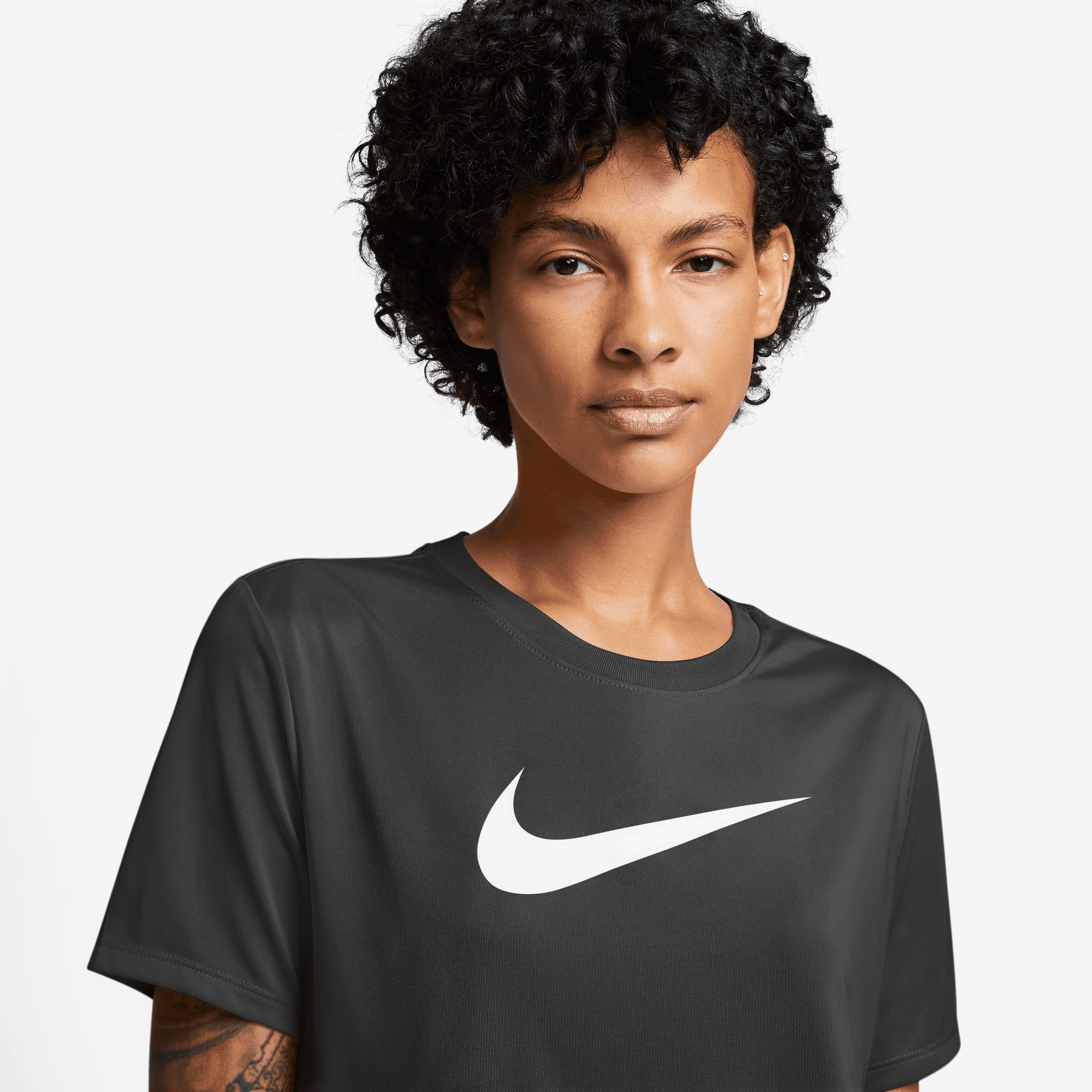 Nike T-Shirt »Nike Women's Dri-FIT Graphic T-Shirt« für Erwachsene, leichtes Material, aus Polyester, sportlicher Stil