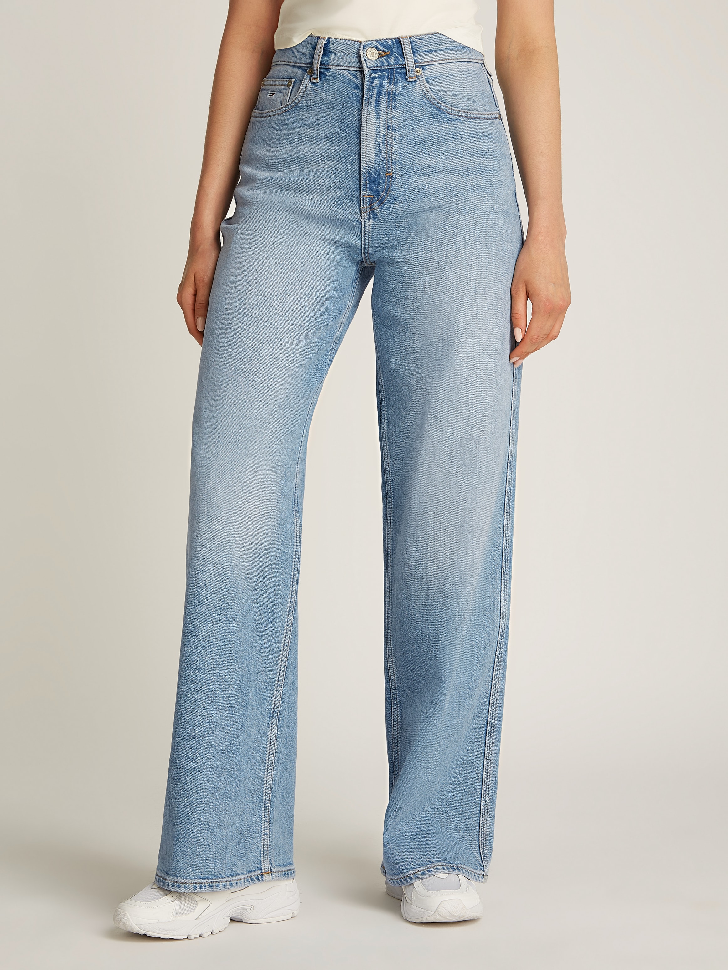 Tommy Jeans Weite Jeans »Claire High Rise«, mit Logo-Badge