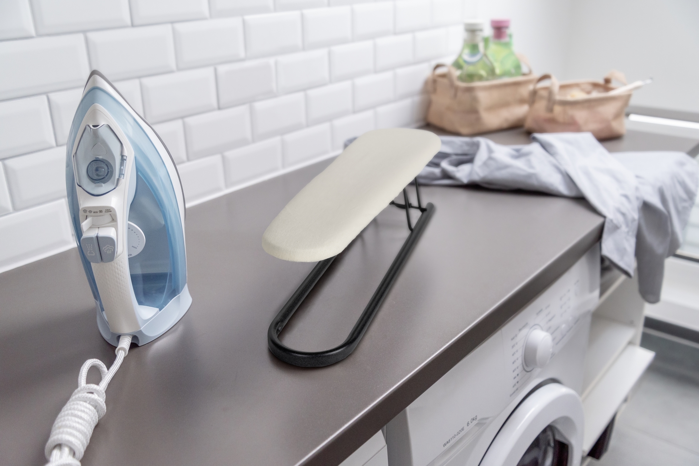 WENKO Ärmelbrett »Modell Leona« Bügelfläche 52 cmx12 cm platzsparend zusammenklappbar, Bezug aus Baumwolle