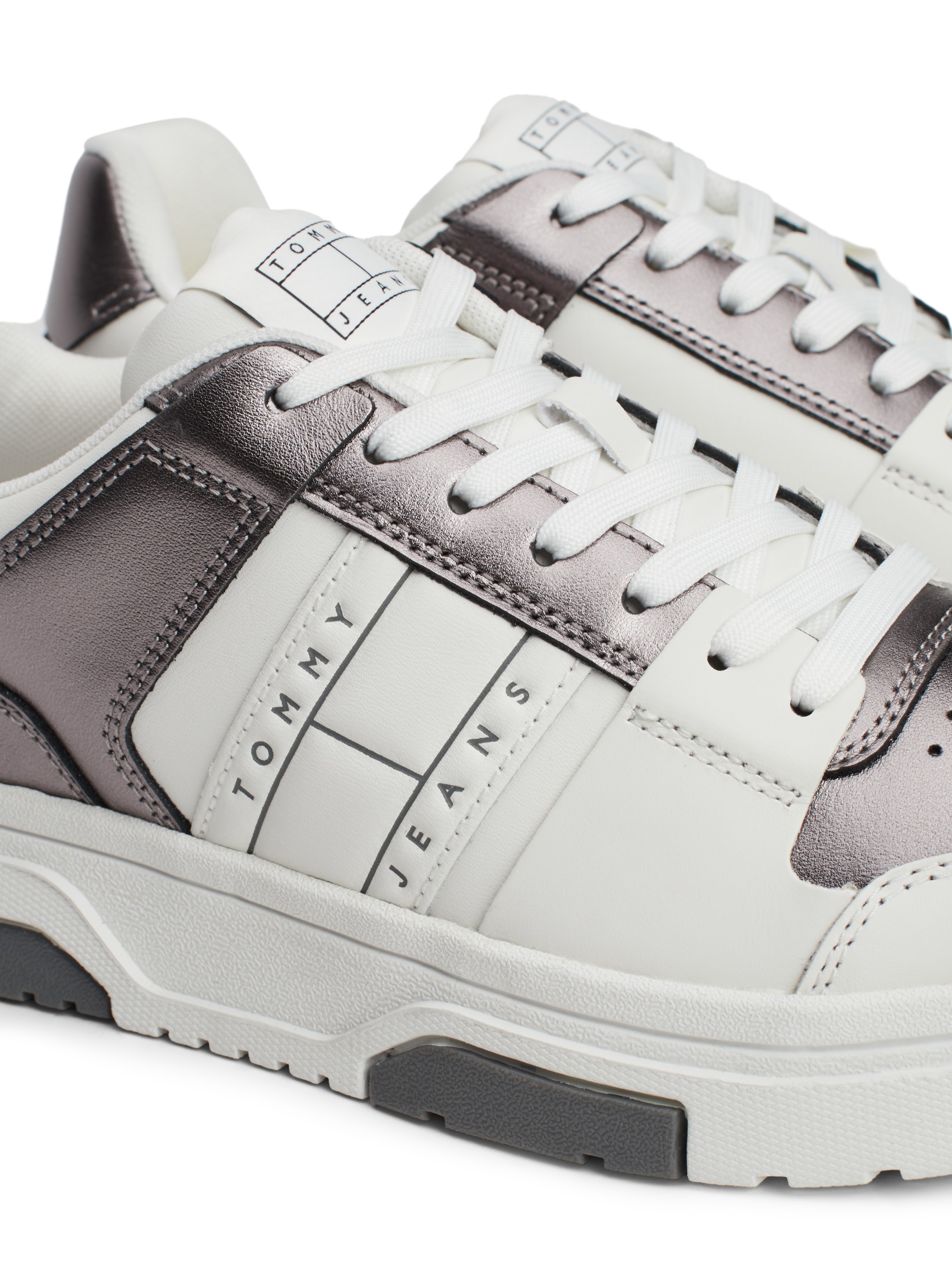 Tommy Jeans Plateausneaker »THE BROOKLYN METALLIC«, Freizeitschuh, Halbschuh, Schnürschuh mit seitlichem Logo