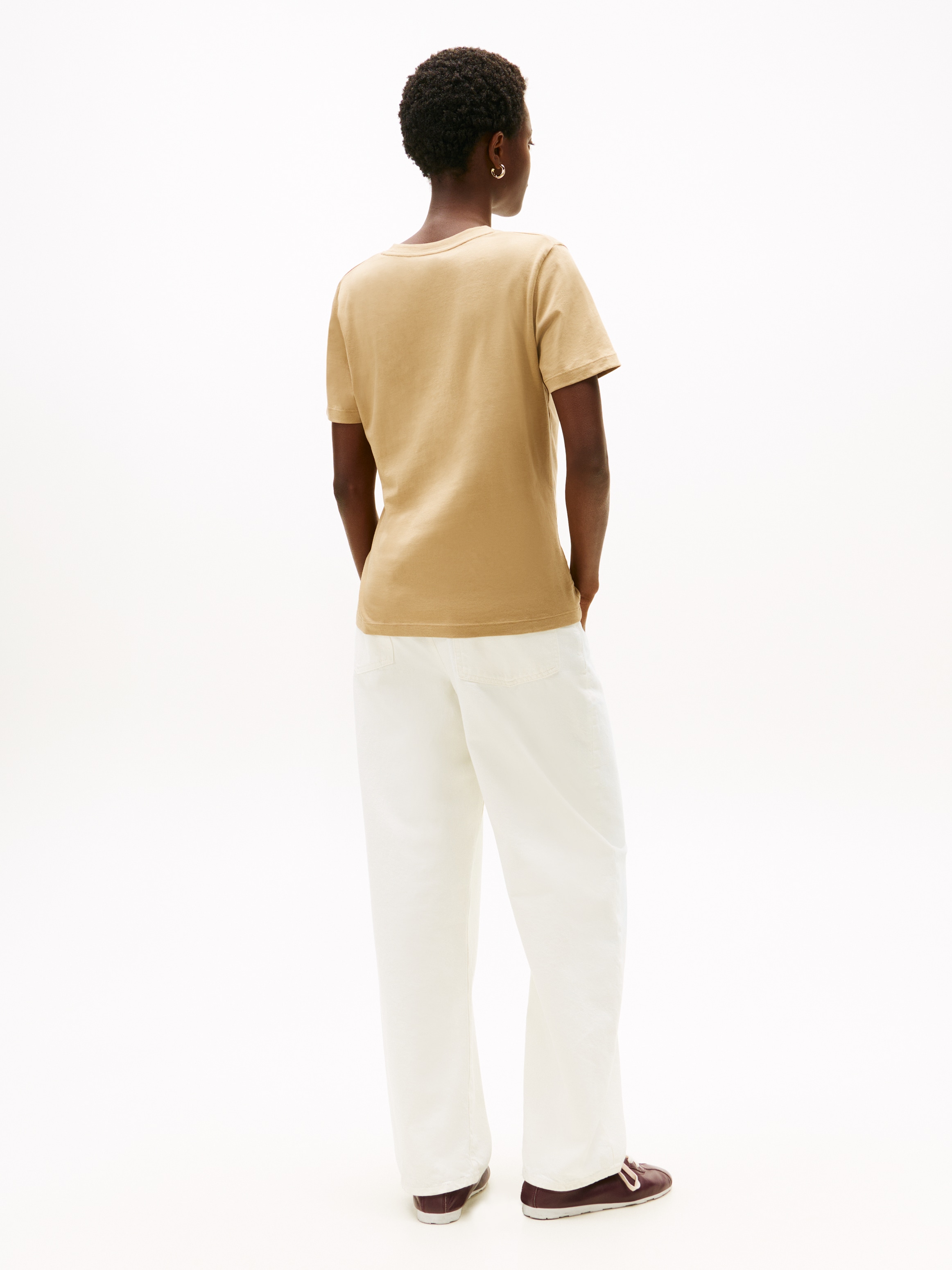 Tommy Hilfiger Kurzarmshirt »REG CORP LOGO C-NK mit Logoschriftzug und Stickerei« Baumwolle