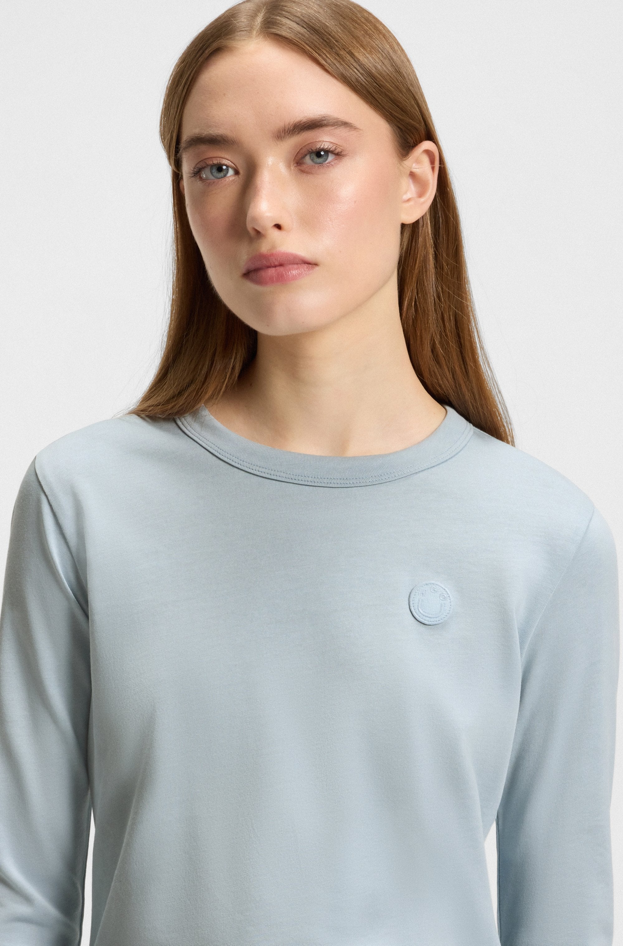 HUGO Blue Longsleeve »Daliria«, mit Label-Badge mit HAPPY HUGO Logo
