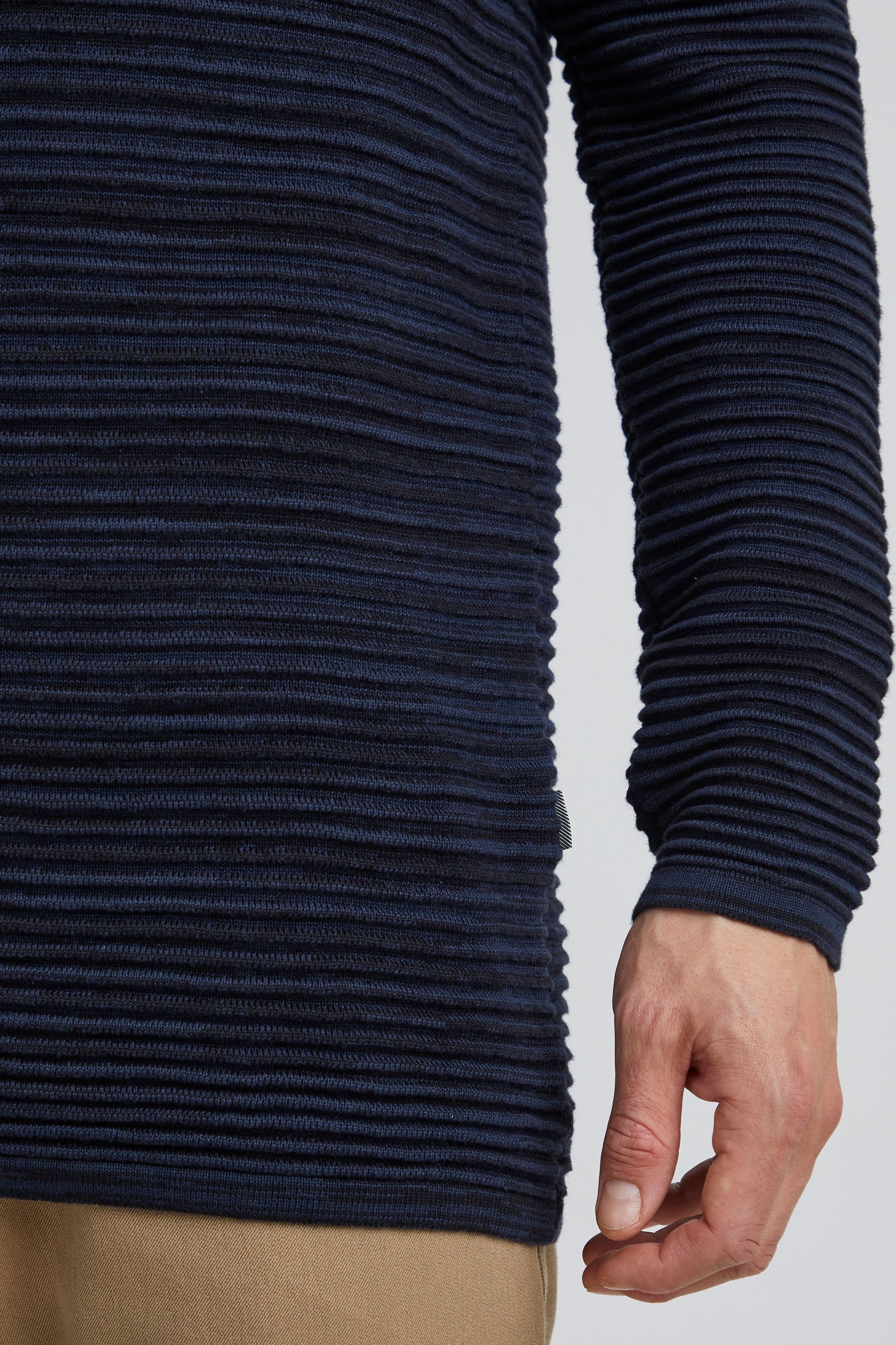 !Solid Rundhalspullover »Strickrundhalspullov SDStruan«