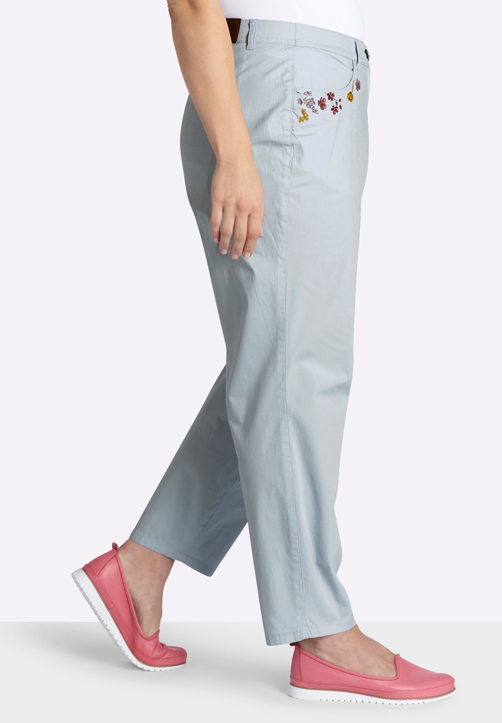 Sheego Chinohose »Chinohose Chinohose mit Blütenprints an den Taschen«