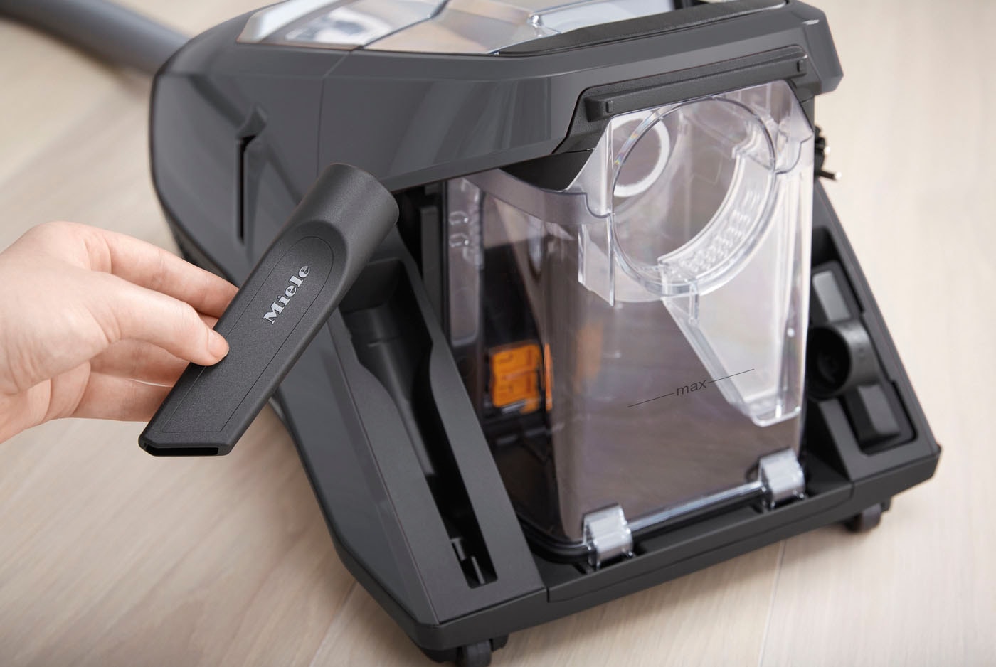 Miele Bodenstaubsauger »Blizzard CX1 PowerLine« 890 W beutellos