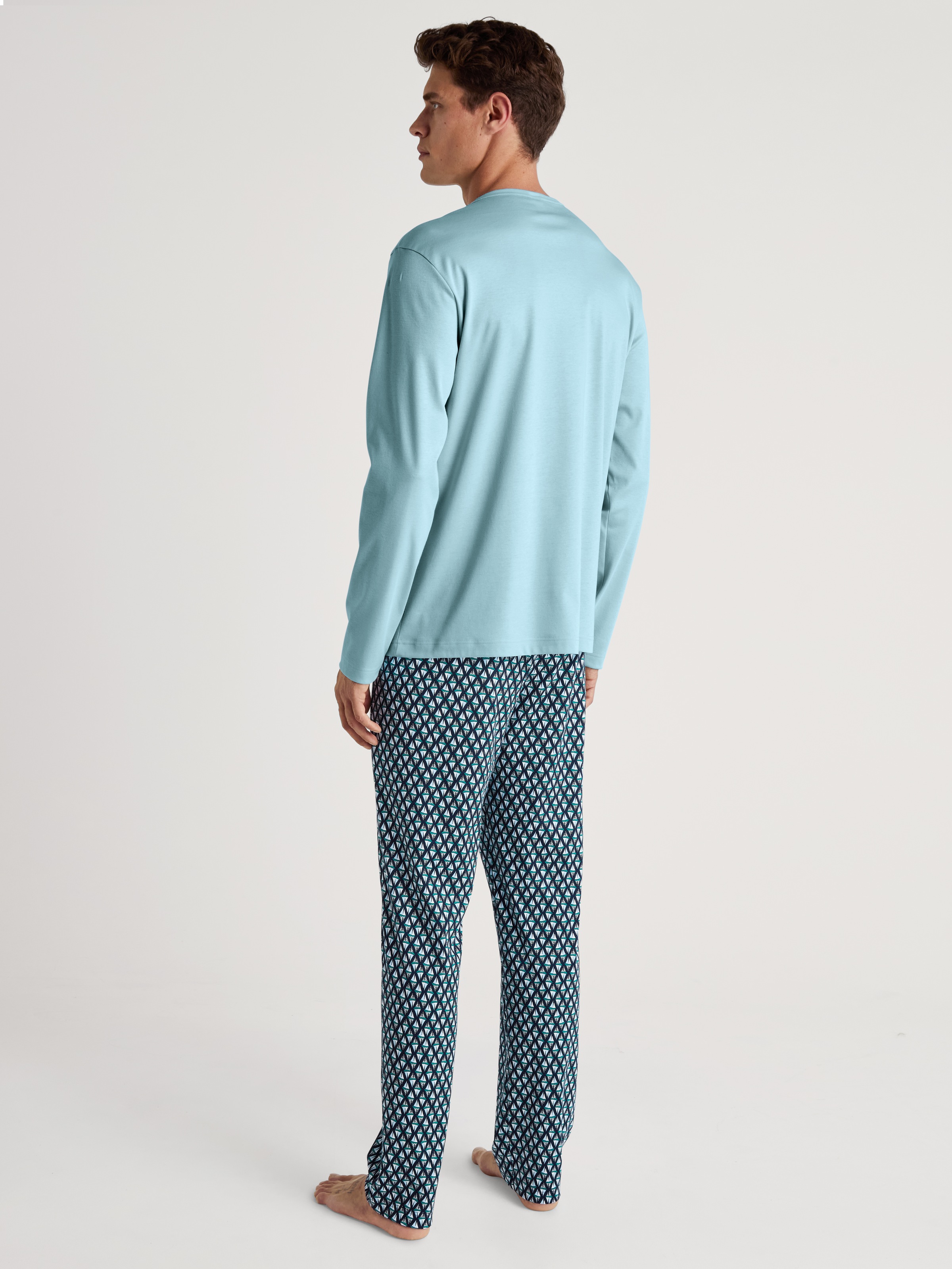 CALIDA Schlafanzug »Relax Streamline 2«, (2 tlg.), Langarm-Shirt mit eingefasstem Rundhalsausschnitt
