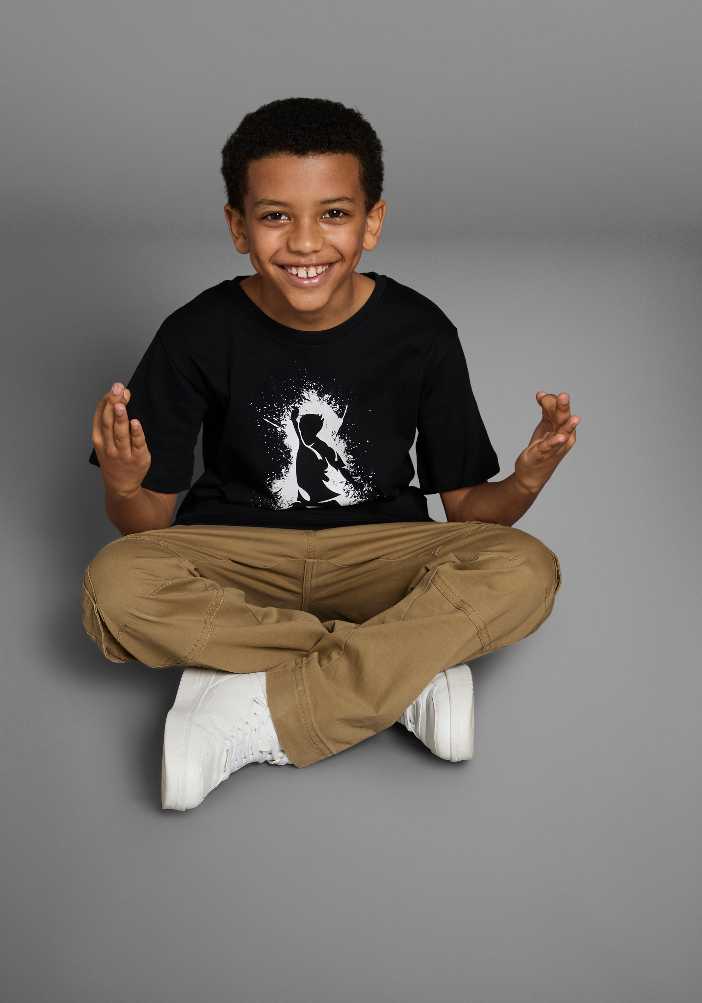 KIDSWORLD T-Shirt »Mit lässigem FUSSBALLER - Druck«, Kurzarm, Basic-Passform, mit stylischem Druck, Rundhalsausschnitt