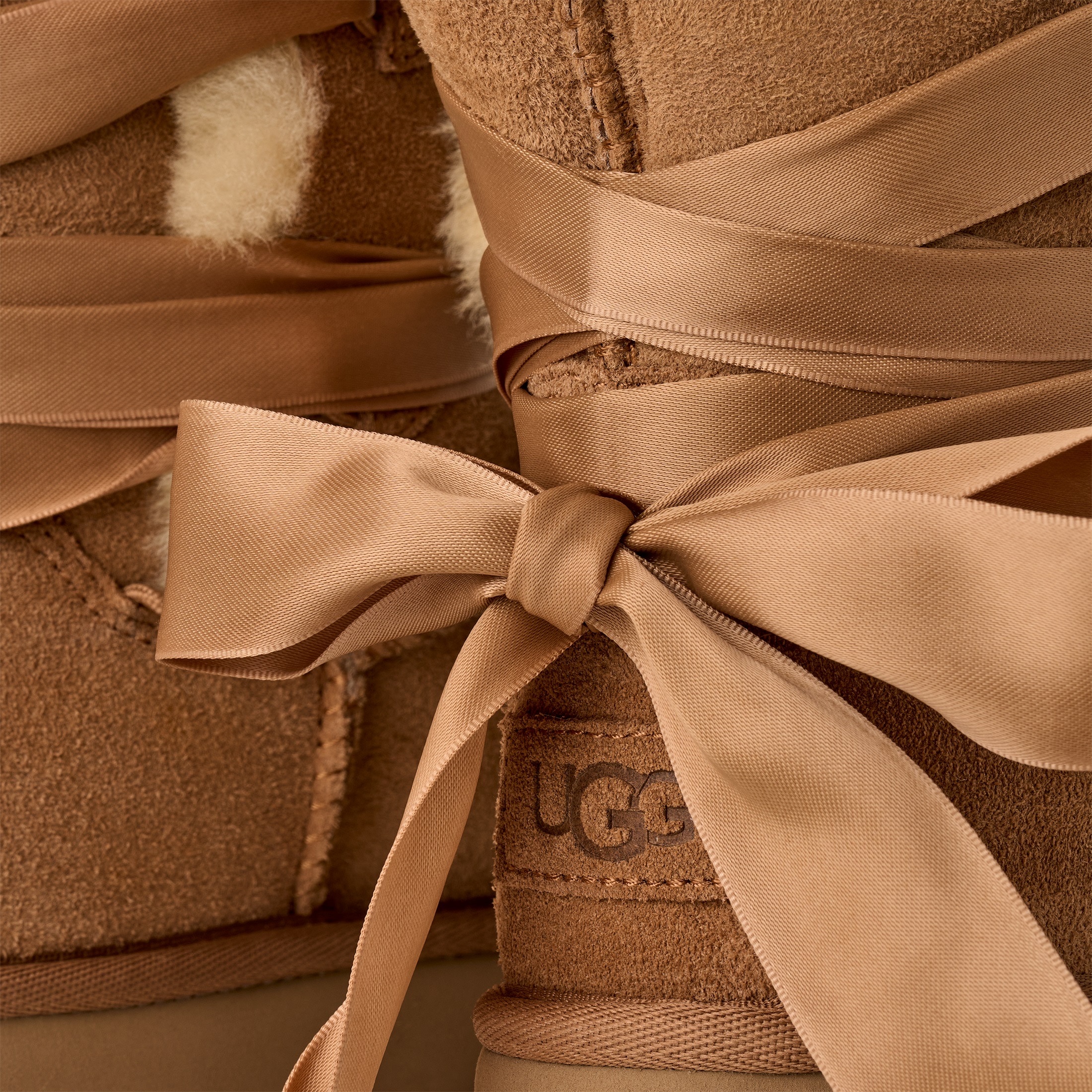 UGG Winterboots »BAILEY TIE«, Winterboots, Schlupfstiefel mit Lammfell-Besatz
