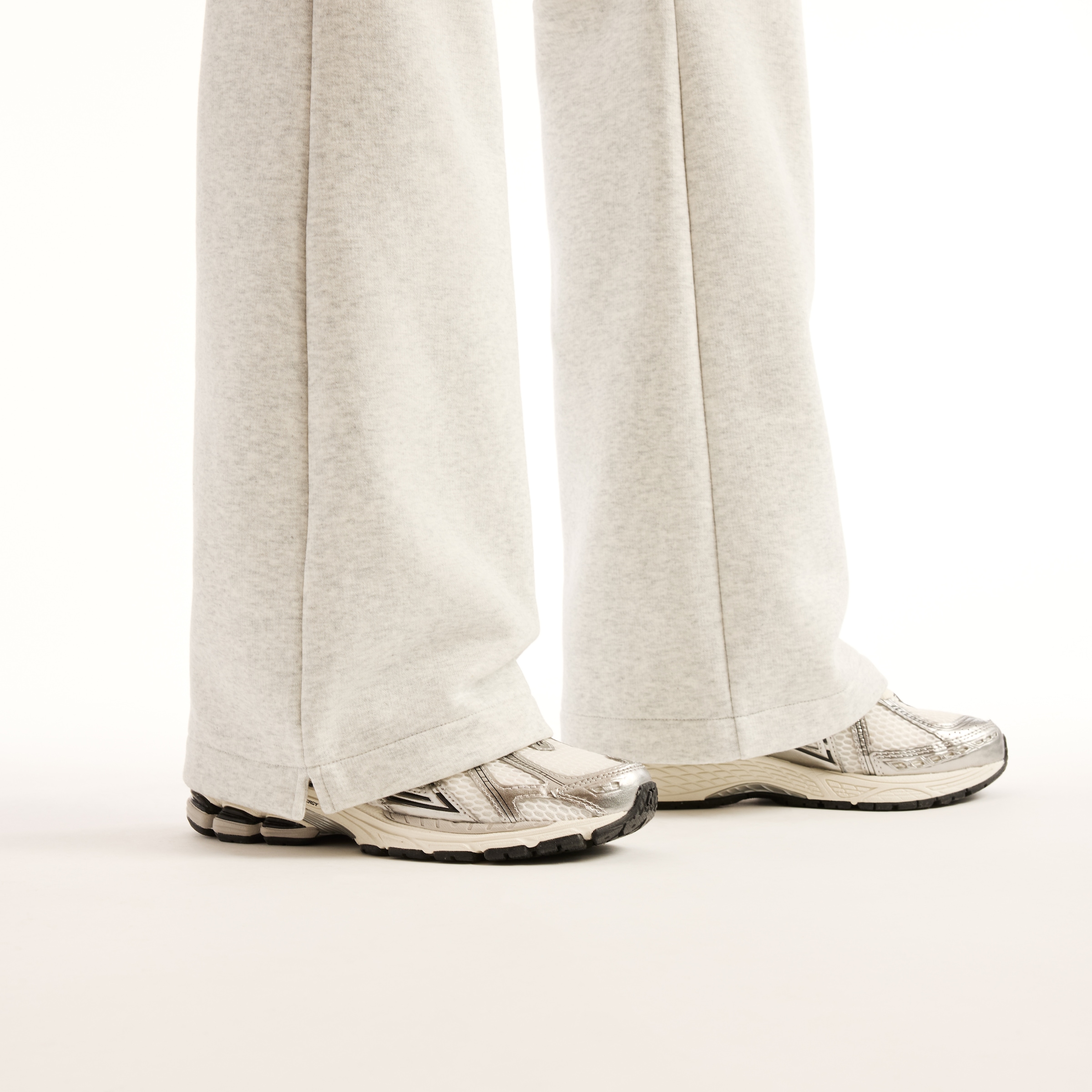 New Balance Sweathose »REIMAGINED FLEECE PANT«  für Erwachsene, lange Hosenform, mit klarer Linienführung