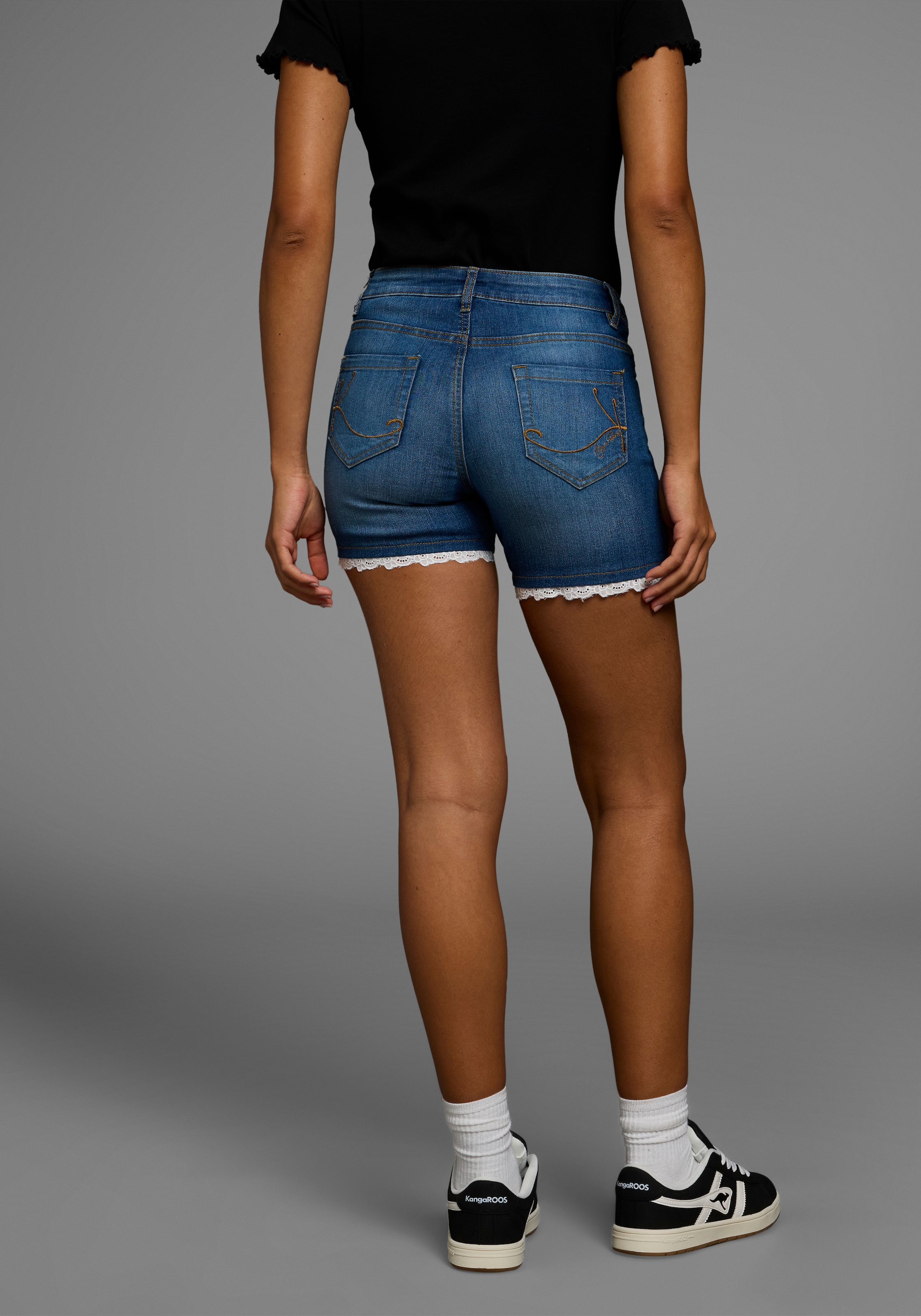 KangaROOS Jeansshorts, mit Spitze