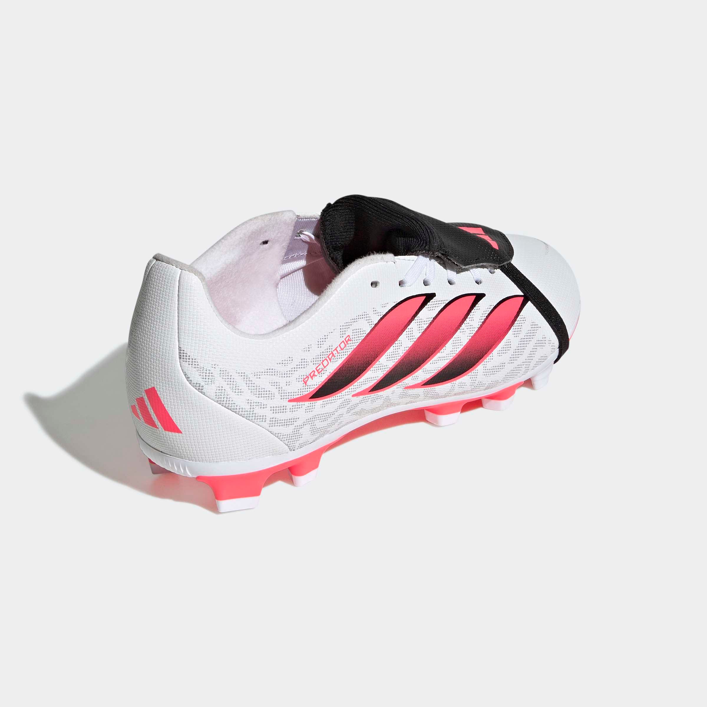 adidas Performance Fußballschuh »PREDATOR CLUB KIDS , FESTE BÖDEN/MULTI GROUND, UMSCHLAGBARE ZUNGE«  für viele verschiedene Böden geeignet, für Jugendliche & Kinder