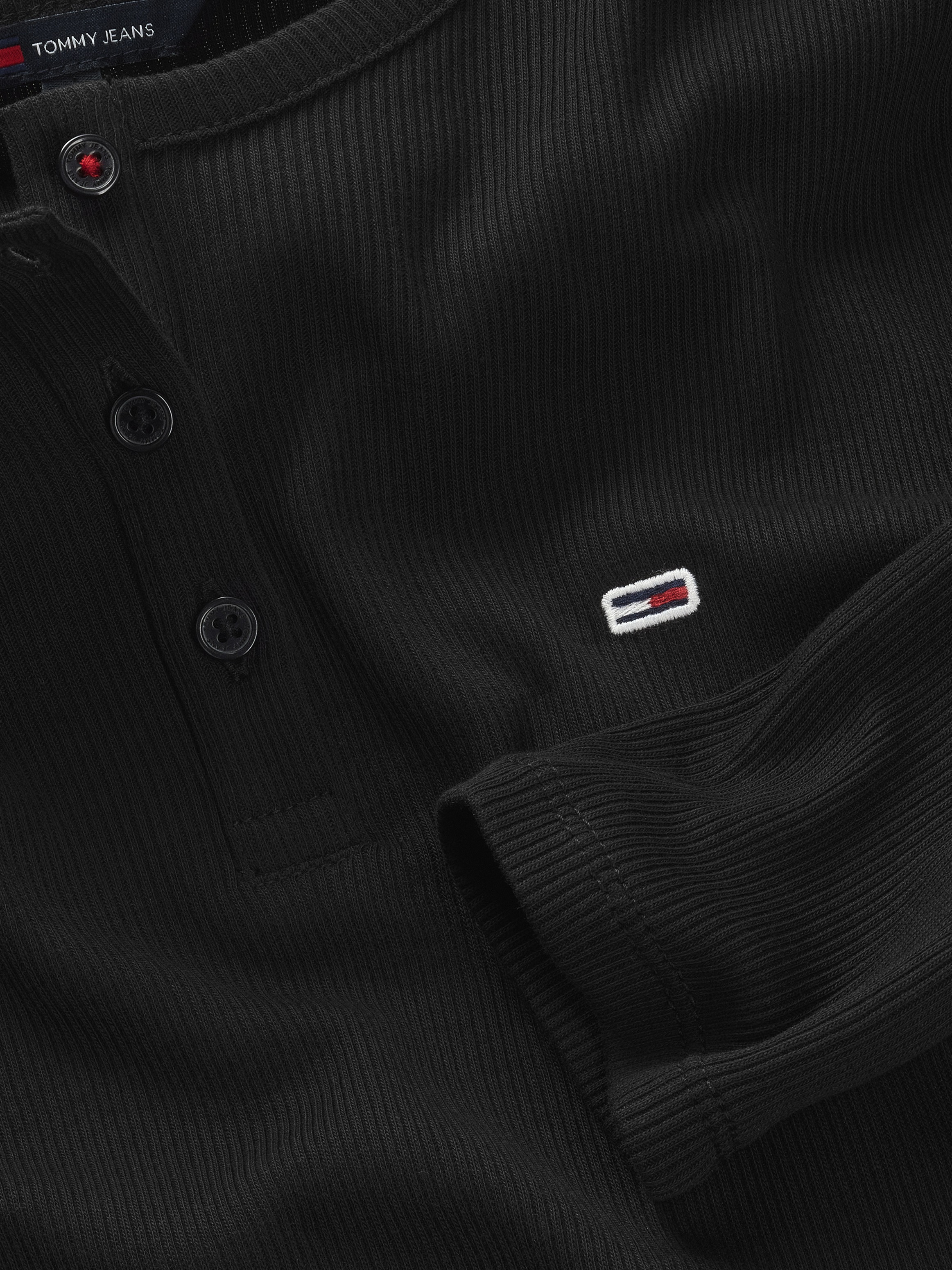 Tommy Jeans Curve Langarmshirt »TJW SLIM BUTTON RIB«, in Großen Größen, Rippoptik, mit Loogstickerei