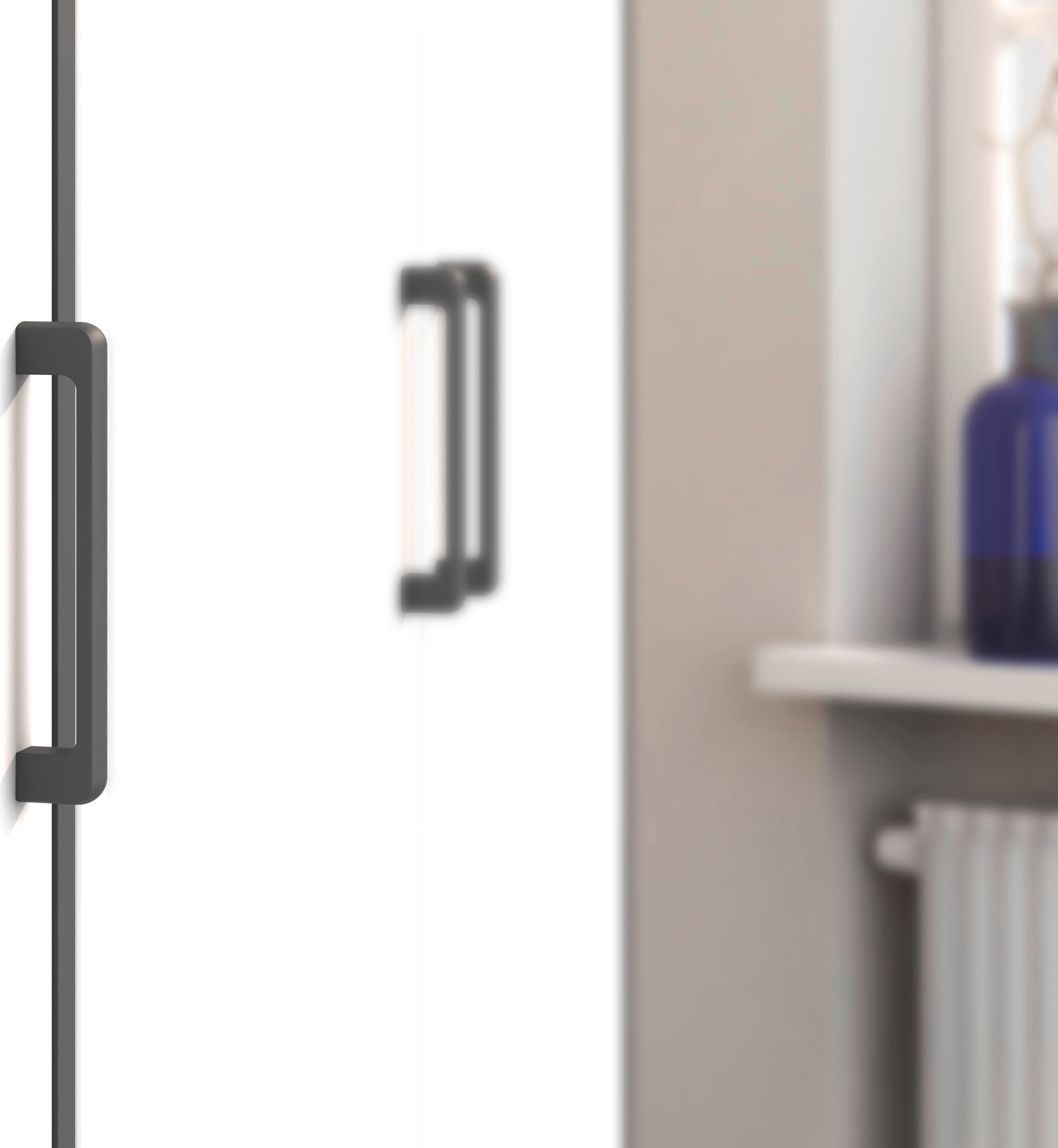 rauch Drehtürenschrank »Kleiderschrank Schrank Garderobe Wäscheschrank VOYAGER«, (in 3 verschiedenen Ausstattungen BASIC/CLASSIC/PREMIUM), mit modernen Griffen in Graumetallic und Spiegel