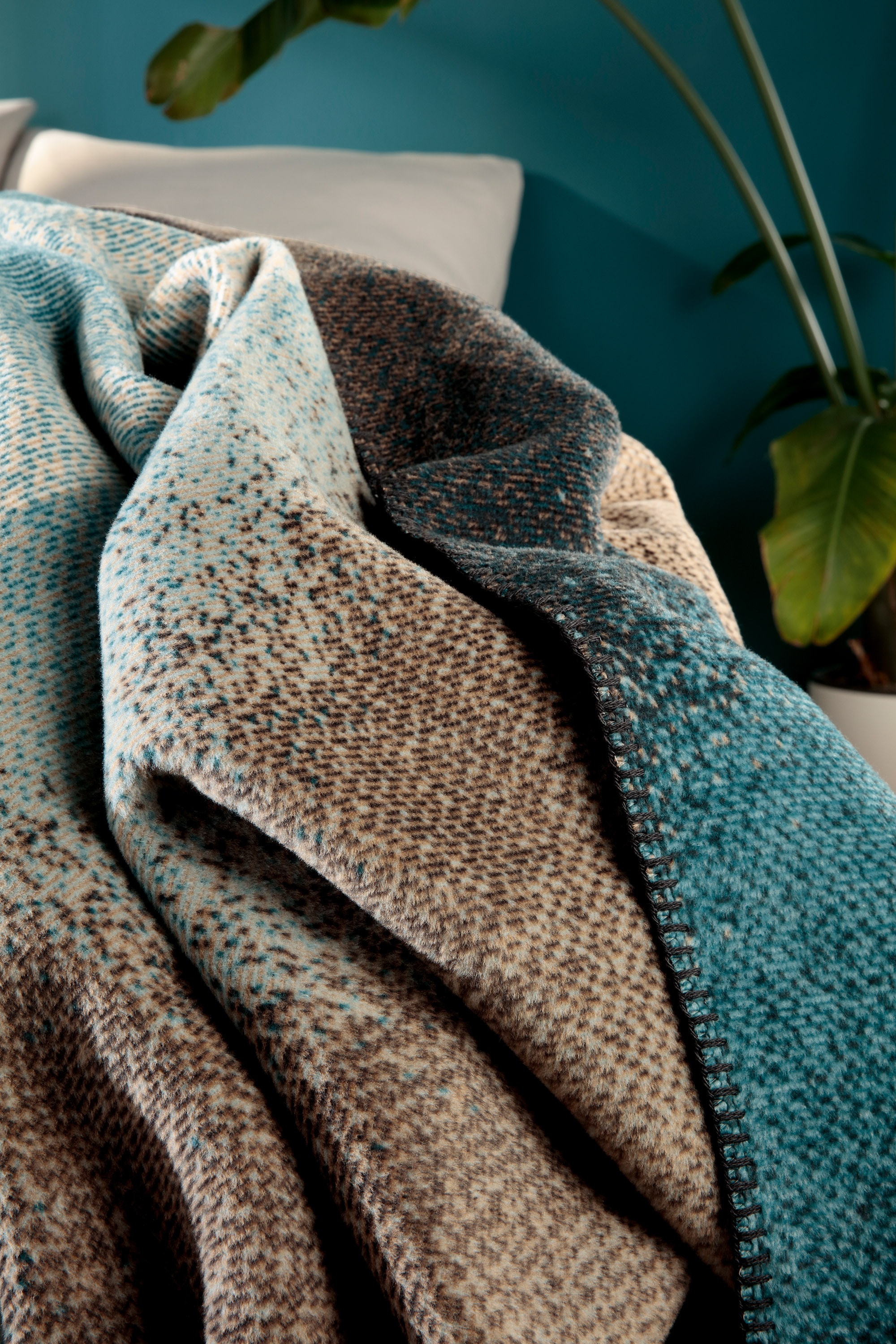 Biederlack Wohndecke »Blue Fade« trendige Farben mit fließendem Übergang