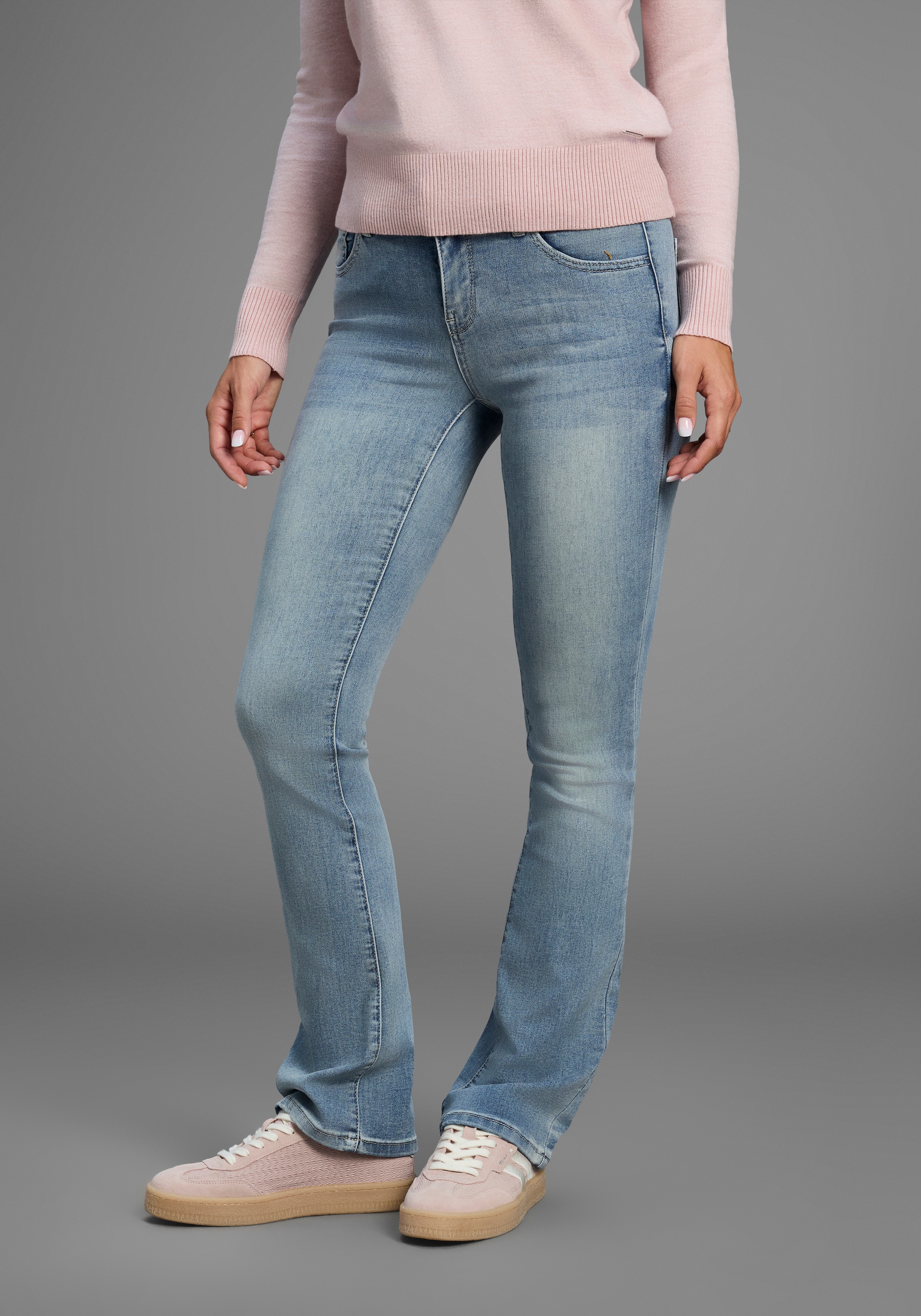 Arizona Bootcut-Jeans »Ultra-Stretch«, normale Passform, Baby-Bootcut, Used-Look-Waschung