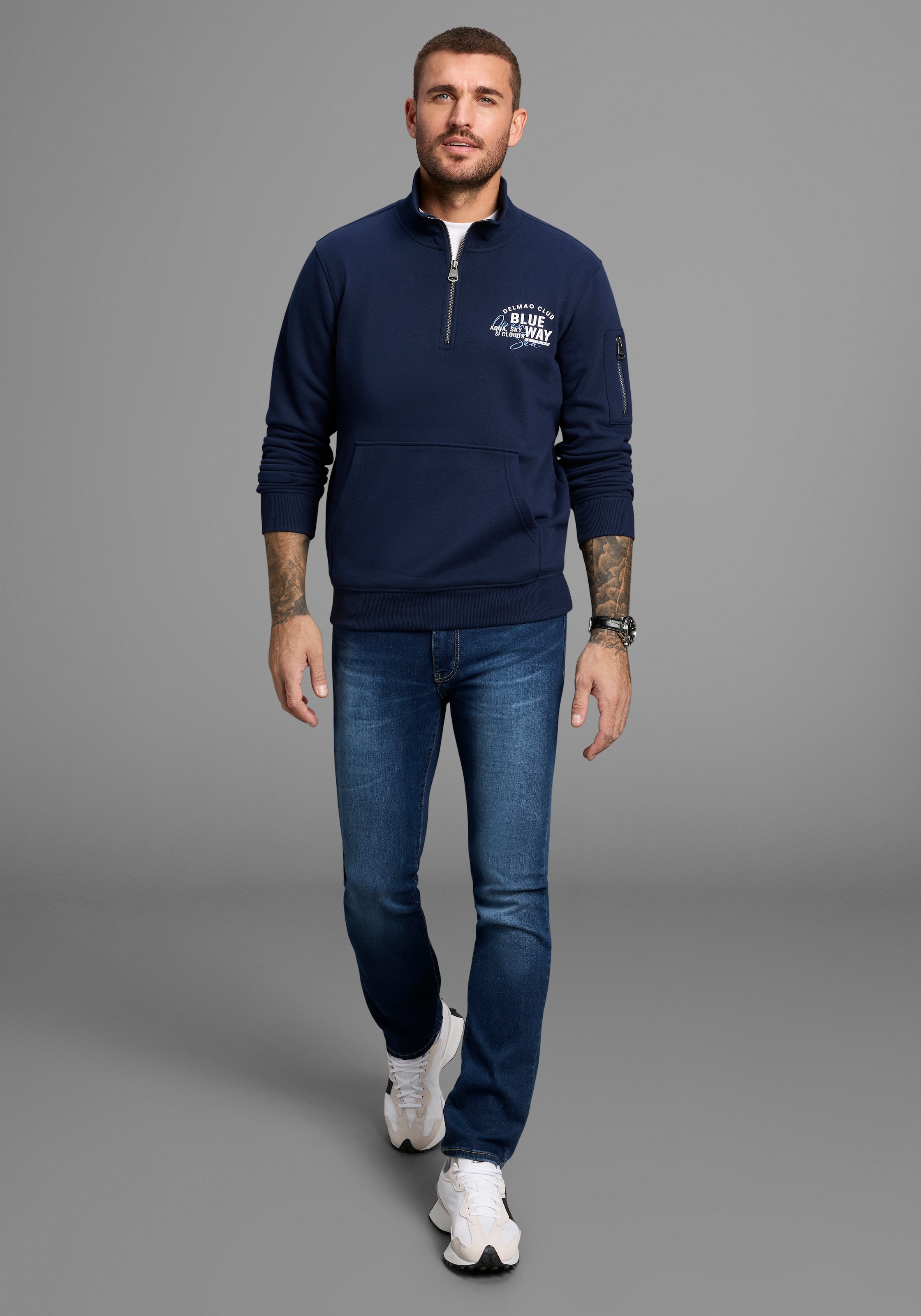 DELMAO Sweatshirt »Troyer«, mit moderner Ärmeltasche