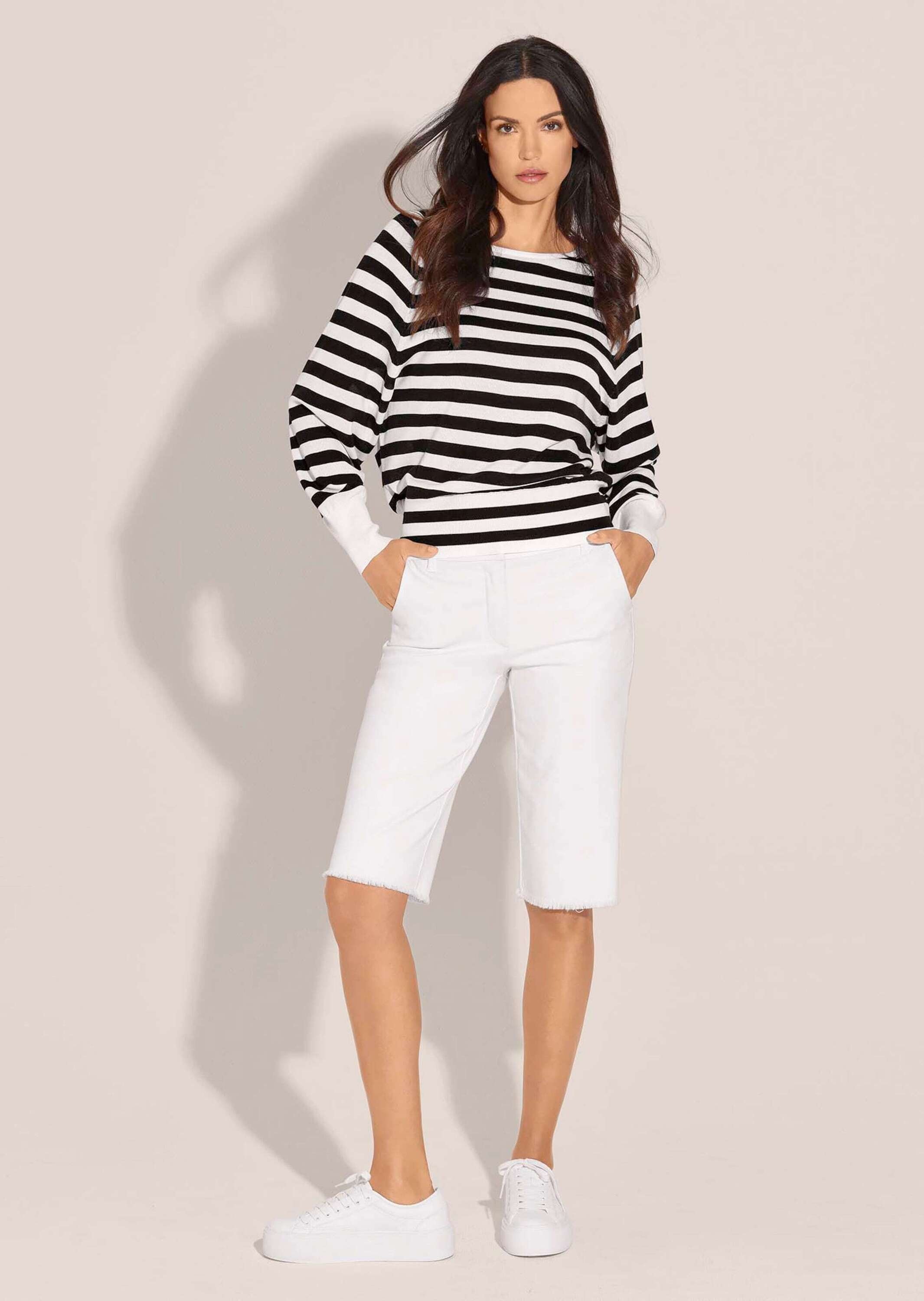 MADELEINE Regular-fit-Jeans »M-Jeans, weit M-Jeans in gerader Form mit Logo-Stickerei«