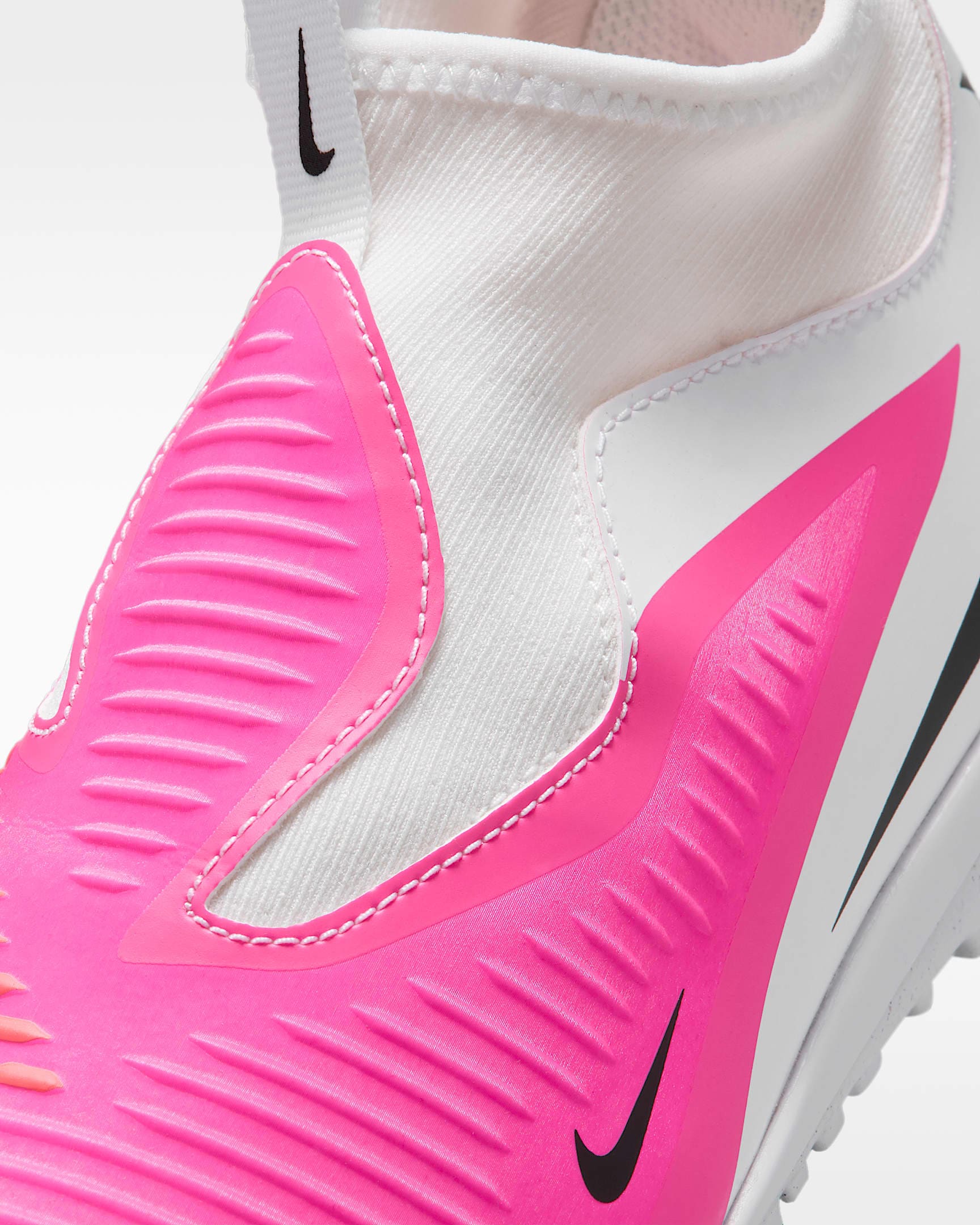Nike Fußballschuh »JR PHANTOM 6 HIGH ACAD TF T«  Ideal für den Einsatz auf kurzen Kunstrasenplätzen, für Jugendliche