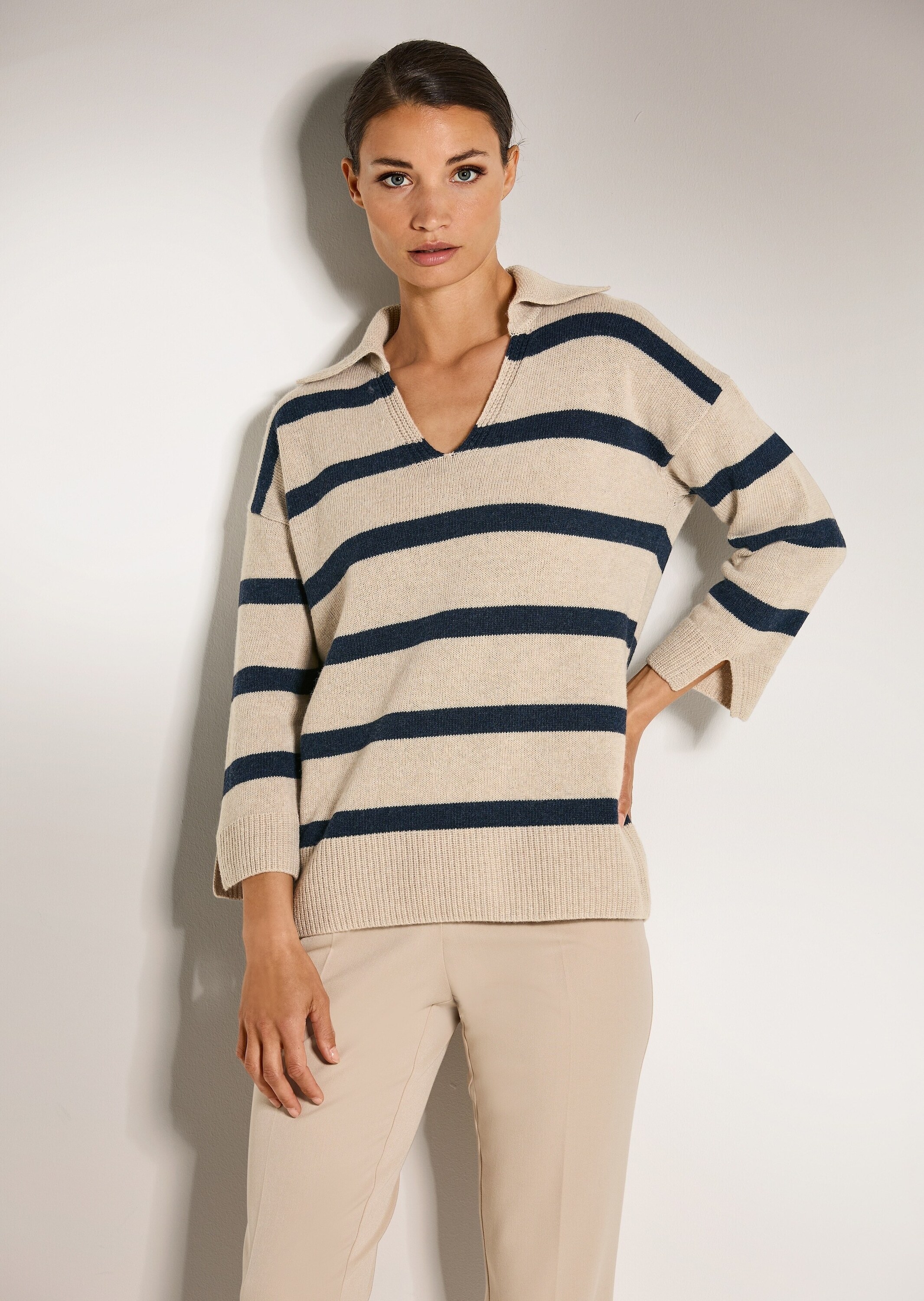 MADELEINE Longpullover »Strickpullover Stilvoller Wollpullover mit Polokragen« Polokragen mit V-Ausschnitt