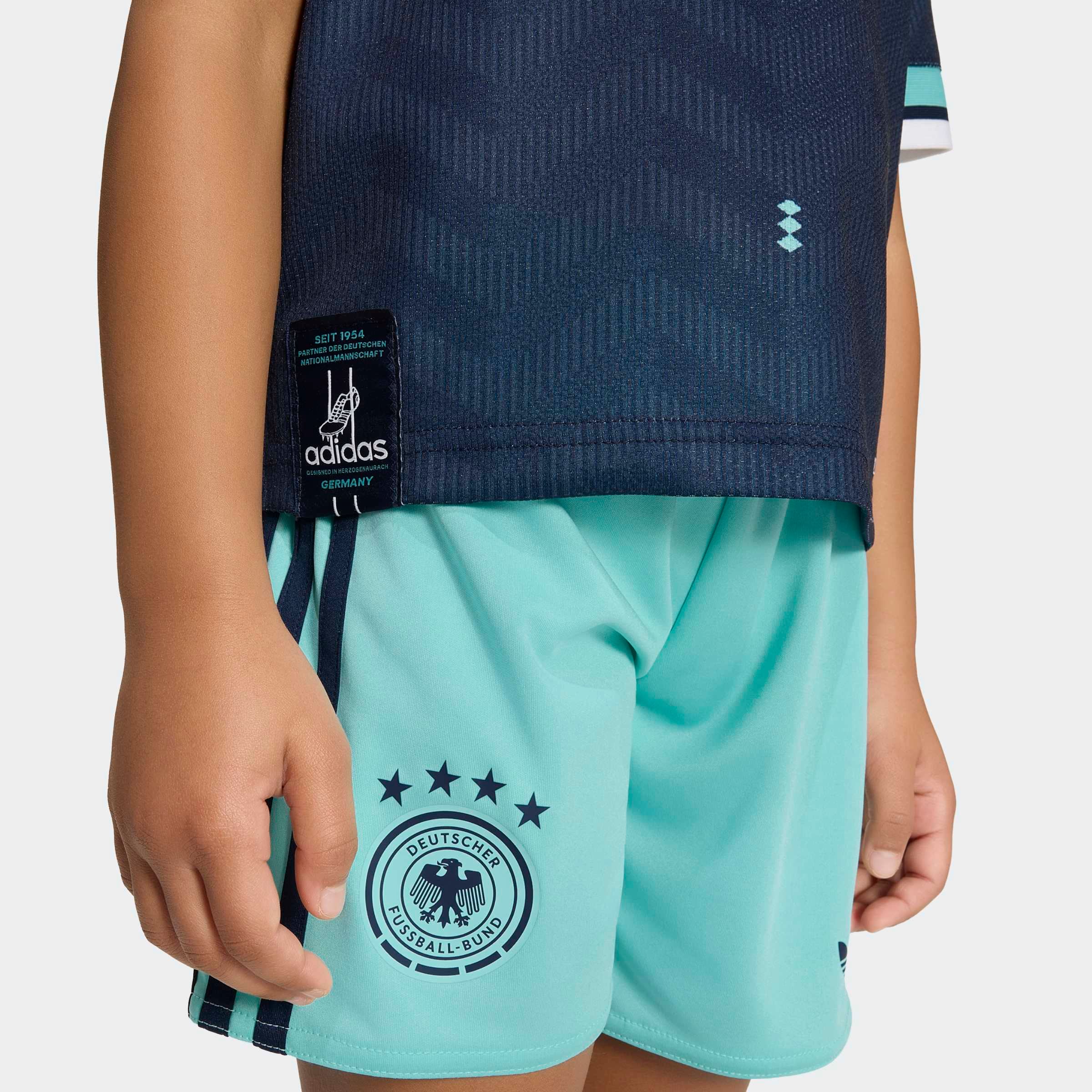 adidas Performance Trainingsanzug »DEUTSCHLAND 26 KIDS AUSWÄRTSAUSRÜSTUNG« 2