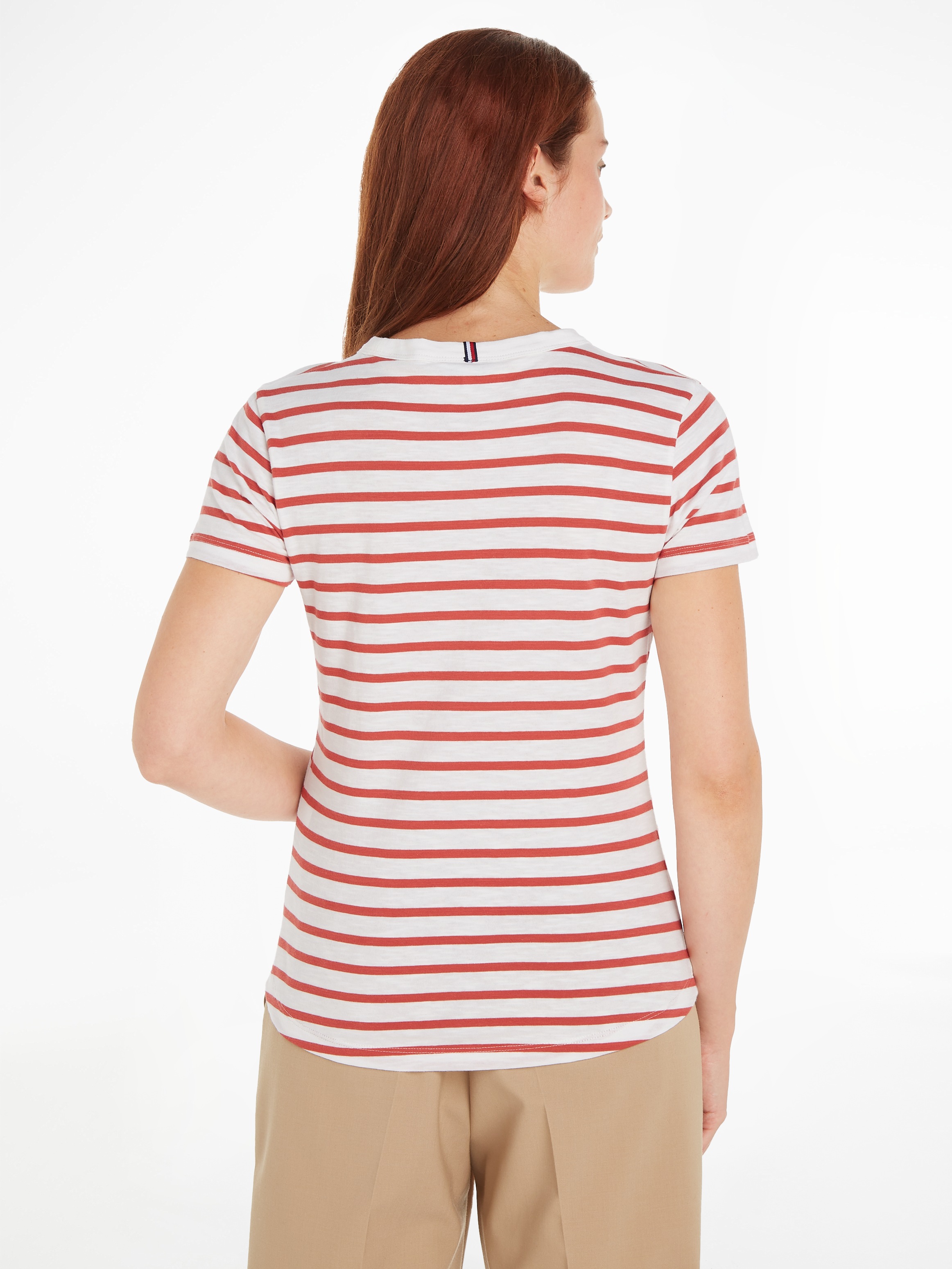 Tommy Hilfiger Rundhalsshirt »1985 SLIM SLUB C-NK SS«, mit Logostickerei