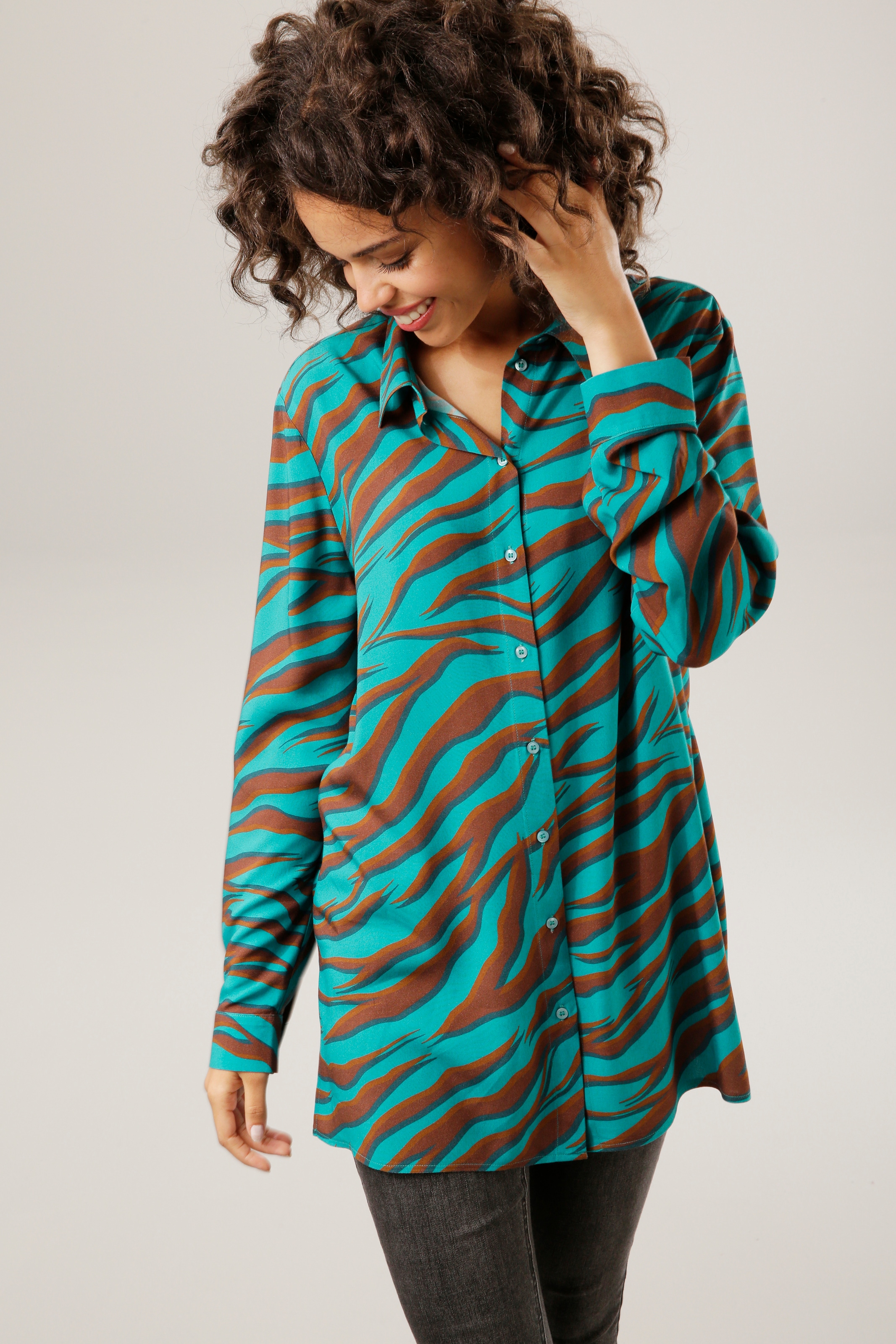 Aniston CASUAL Hemdbluse, mit farbenfrohen Druck - jedes Teil ein Unikat  online bei OTTO