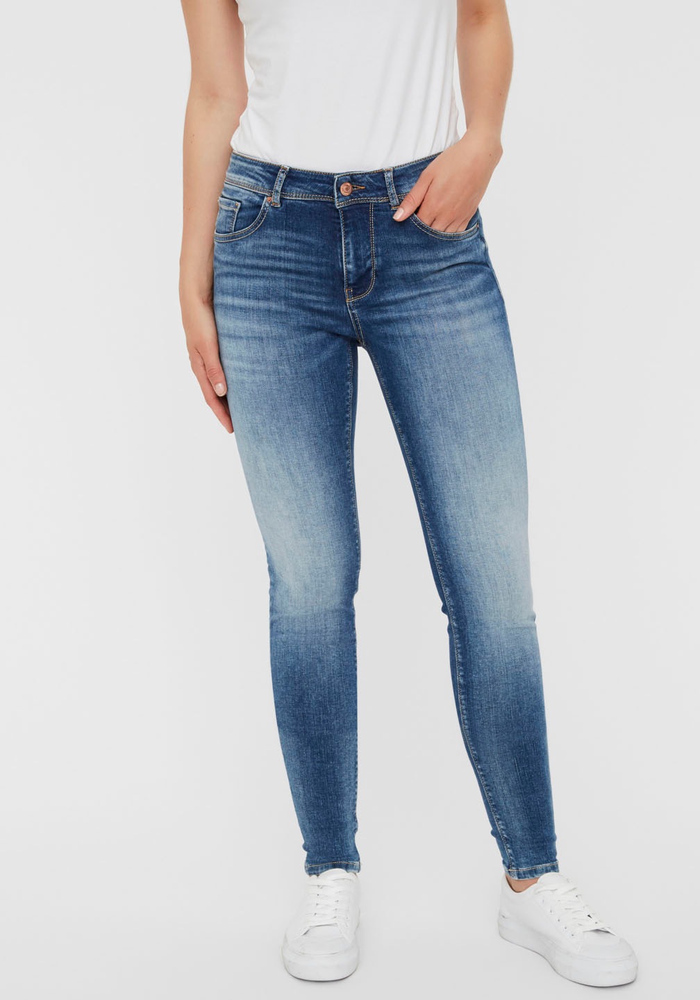 Skinny-Jeans mit hellblauer Waschung