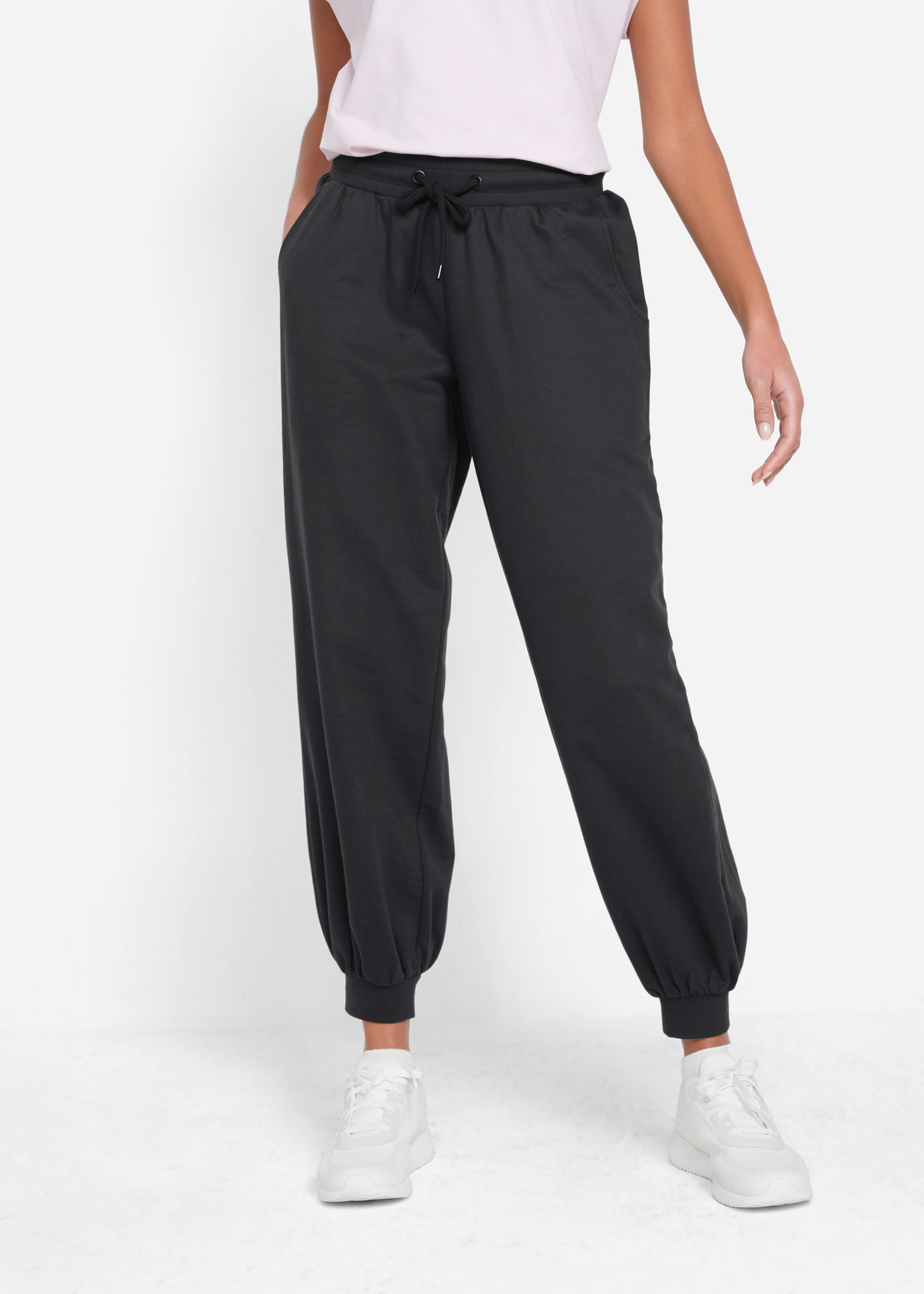 bonprix Jogginghose  aus Baumwolle und Polyester, lockere Passform, elastische Bündchen
