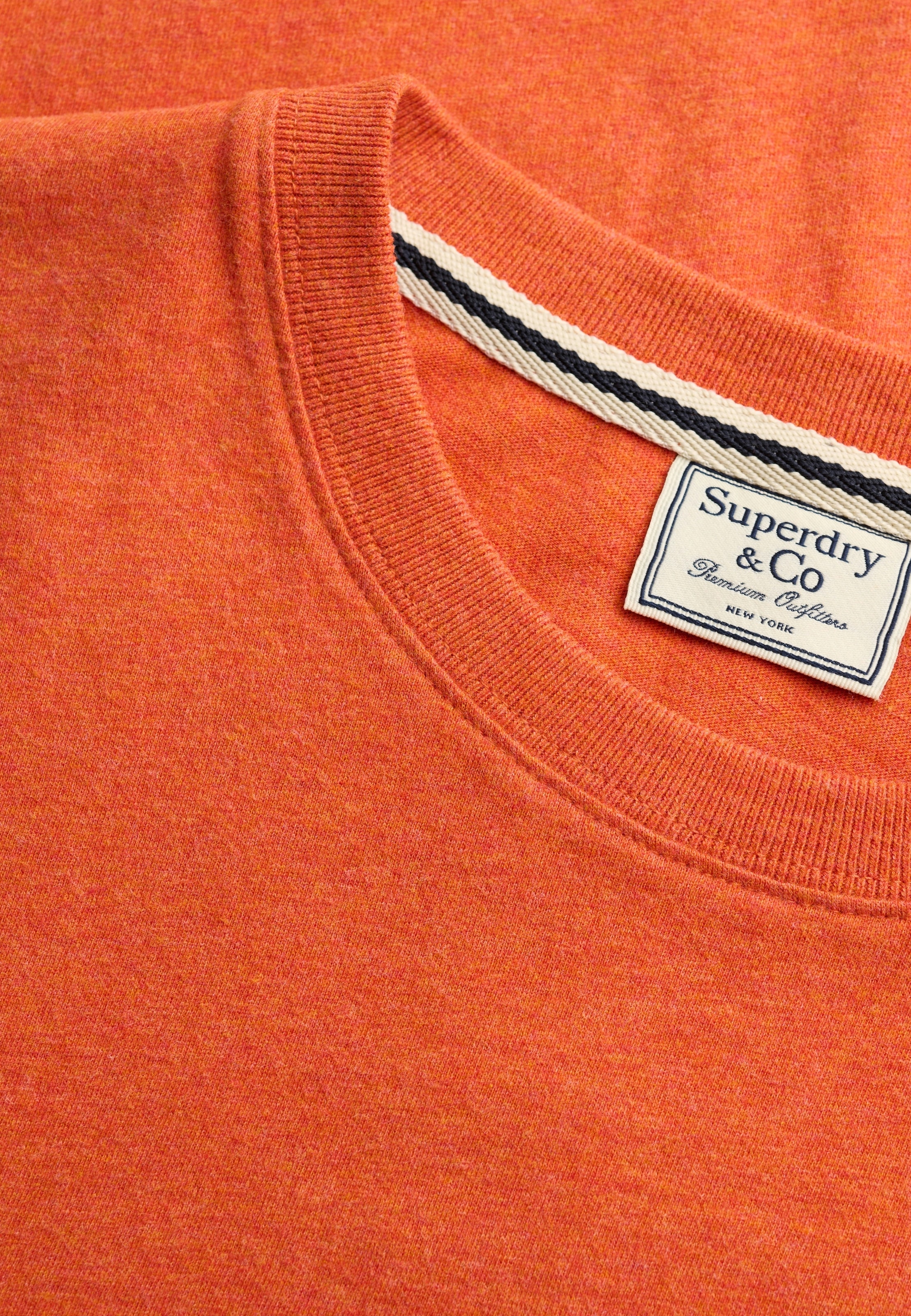 Superdry Rundhalsshirt »ESSENTIAL SERIF LOGO EMB TEE« Baumwolle, regular fit