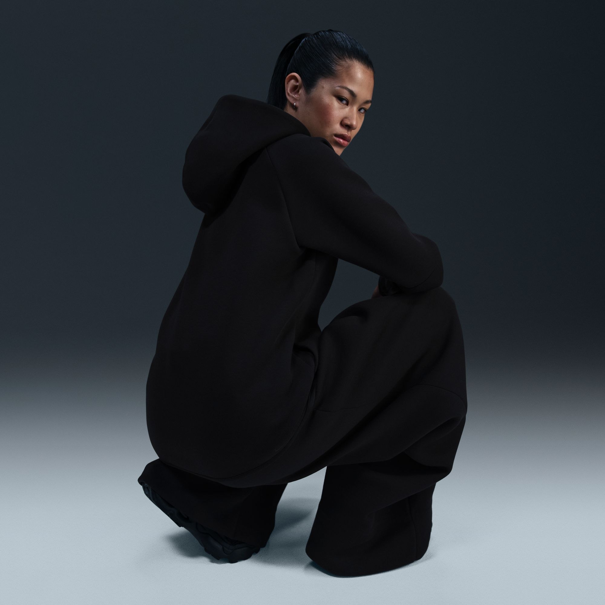 Nike Sportswear Sweatshirt »W NSW TCH FLC WR FZ HDY 2«, sportlicher Stil, für entspannte Freizeitaktivitäten
