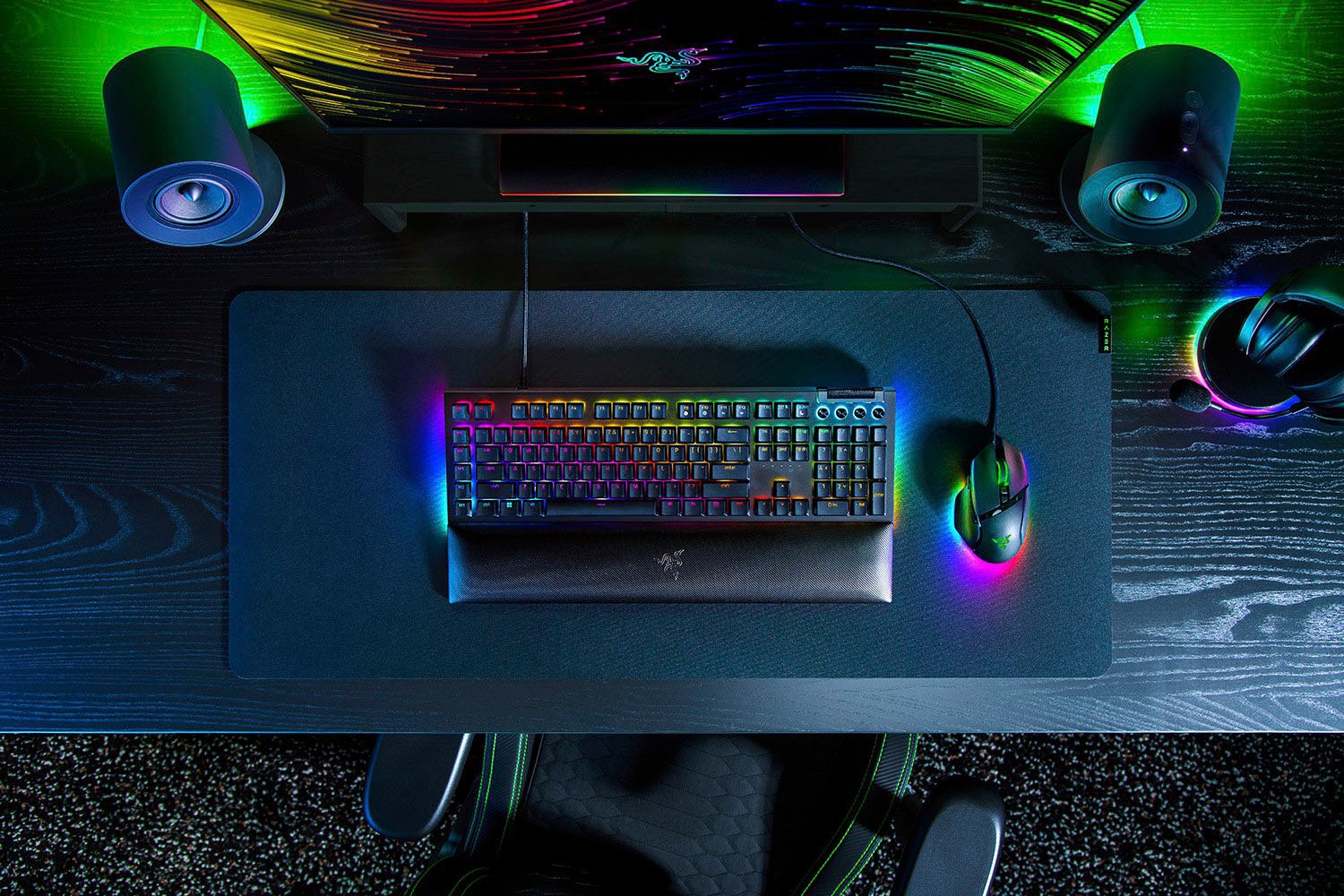RAZER Tastatur »BlackWidow V4 DE«, (Funktionstasten-Handgelenkauflage-Lautstärkeregler-Makro-Tasten-Multimedia-Tasten-Profil-Speicher-Ziffernblock-USB-Anschluss)