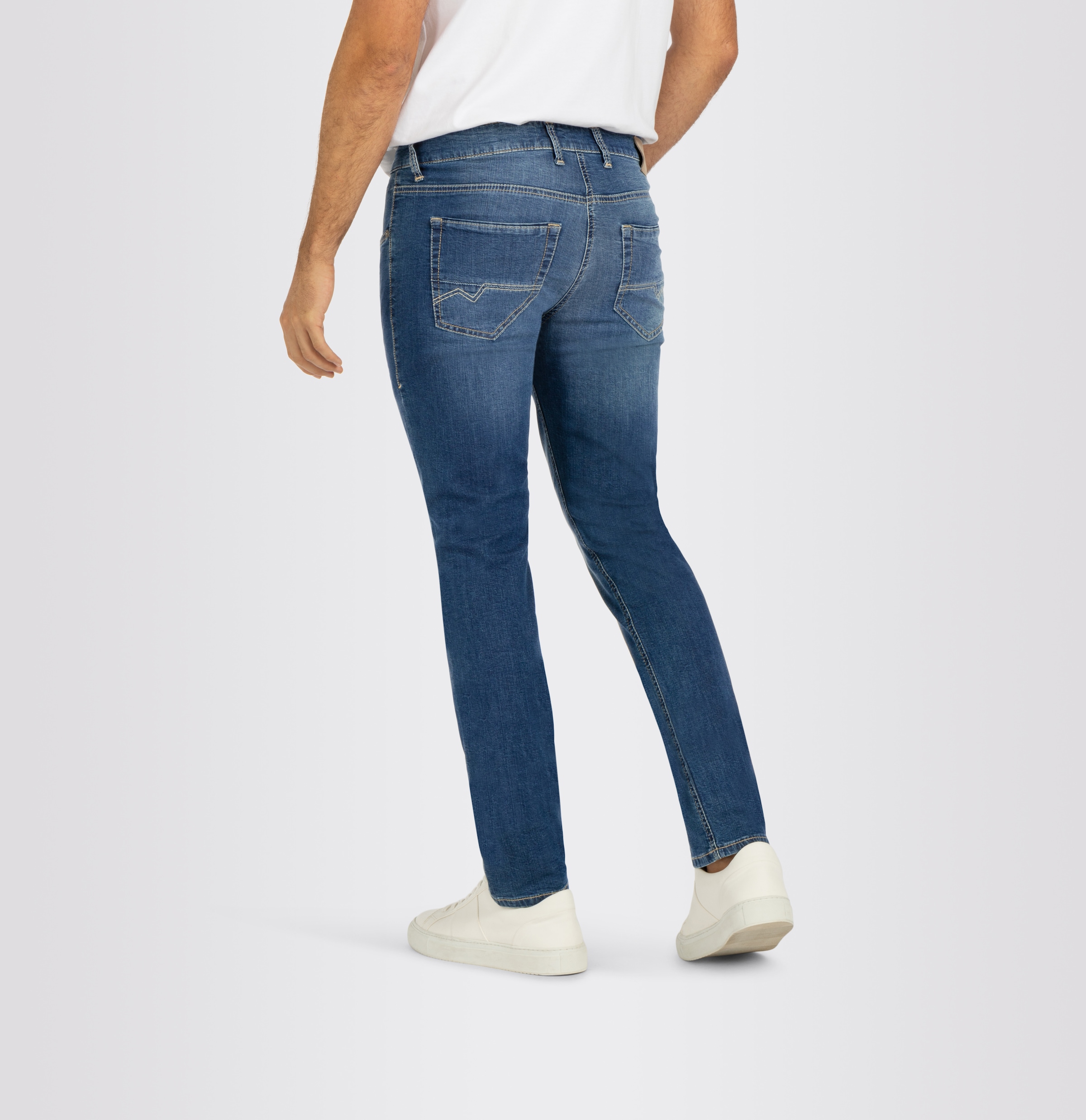 MAC Slim-fit-Jeans »Arne-Pipe light«, schmaler figurbetonender Schnitt