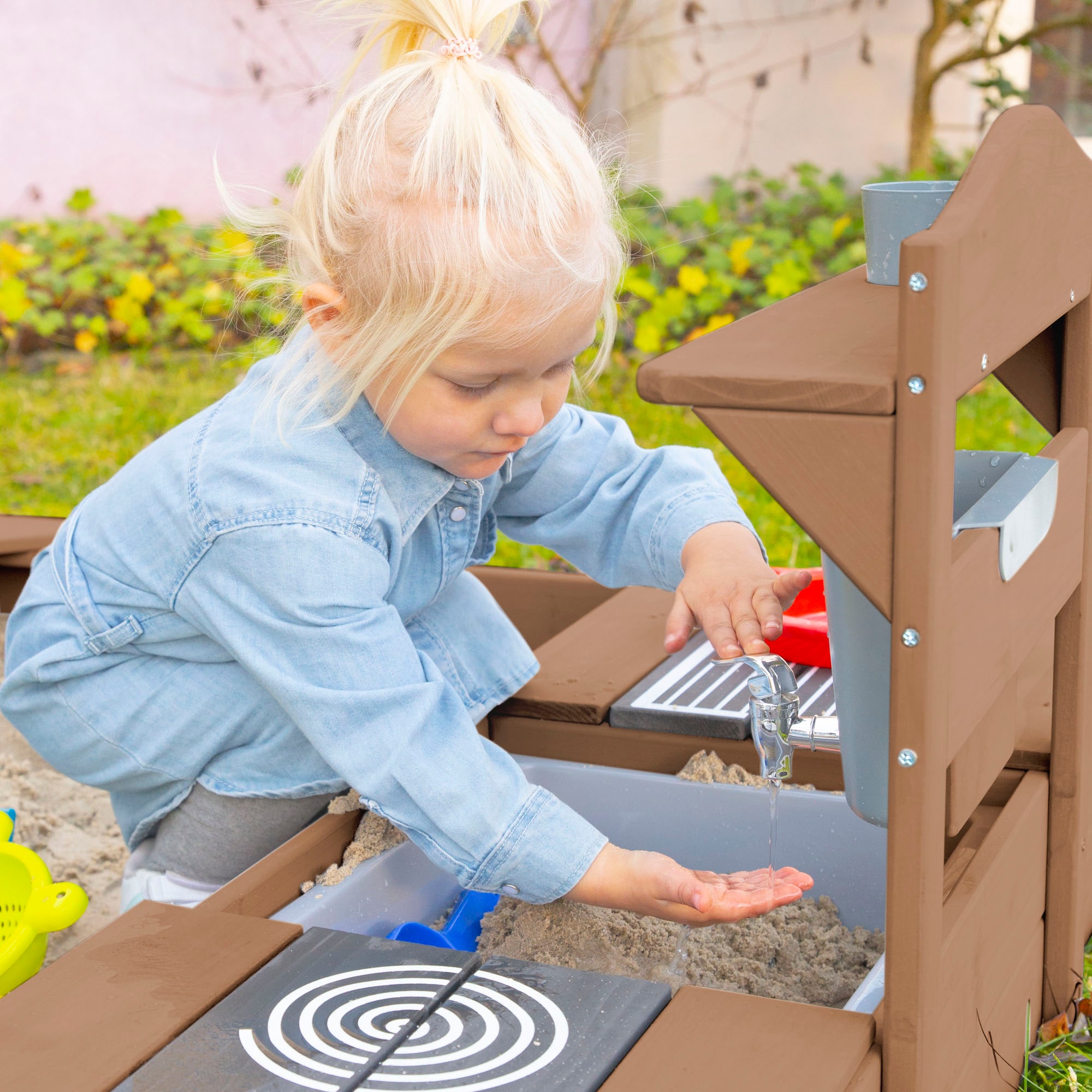 roba® Outdoor-Spielküche »Matschküche zum Aufhängen, teakholzfarben lasiert, aus Holz«, FSC® - schützt Wald - weltweit