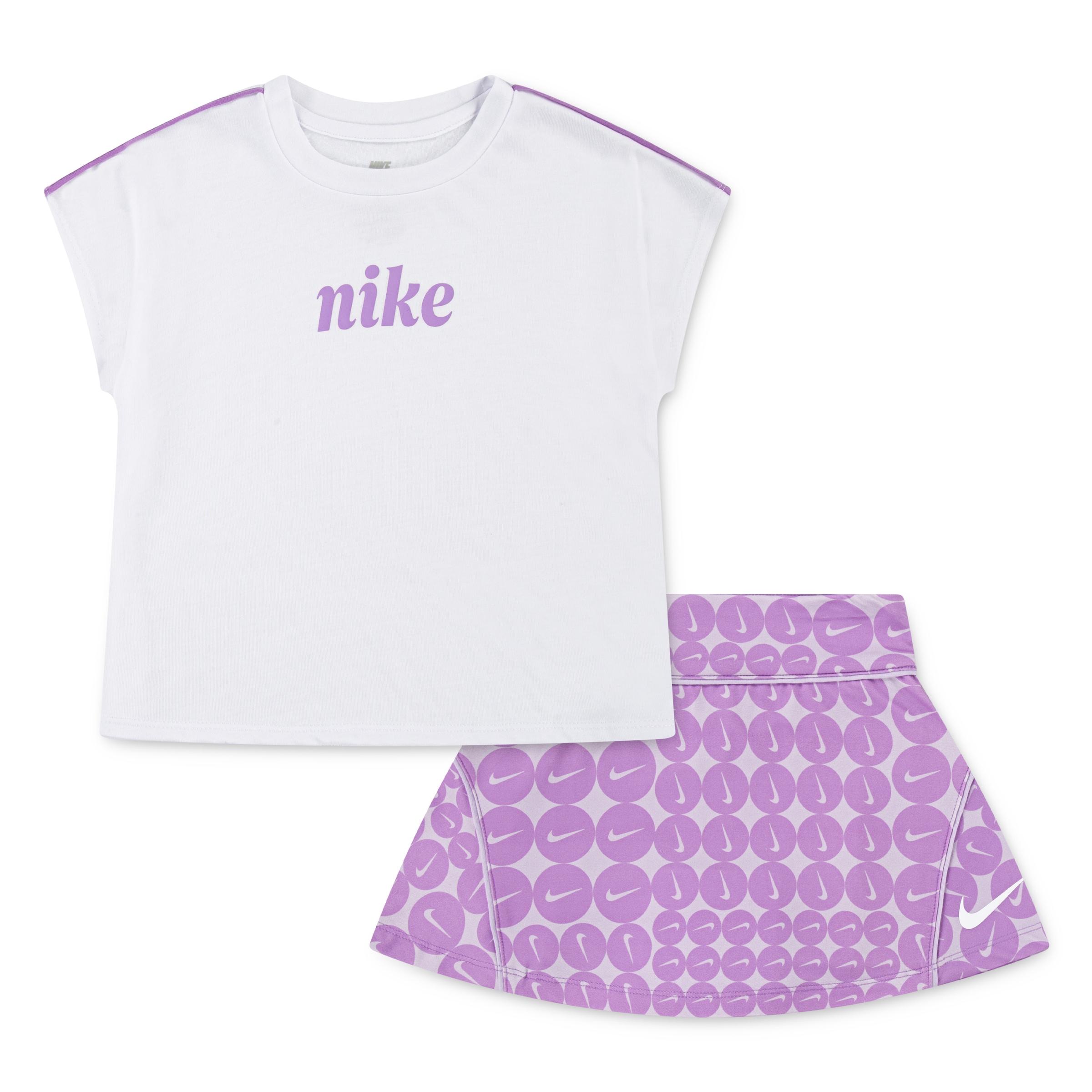 Nike Sportswear T-Shirt & Shorts