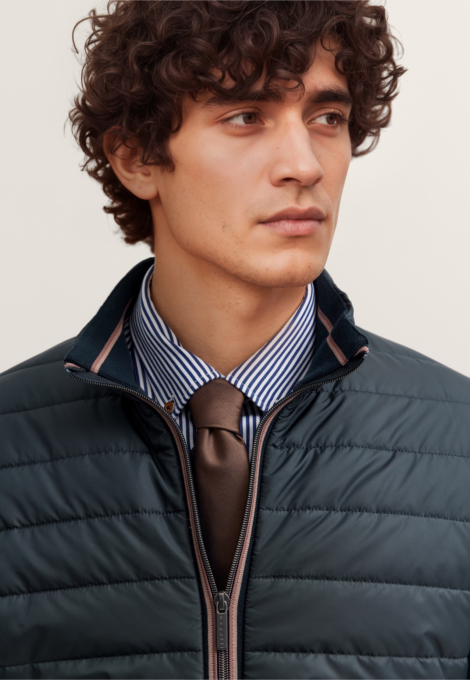 bugatti Sweatjacke »Regular Fit« mit gesteppter Front