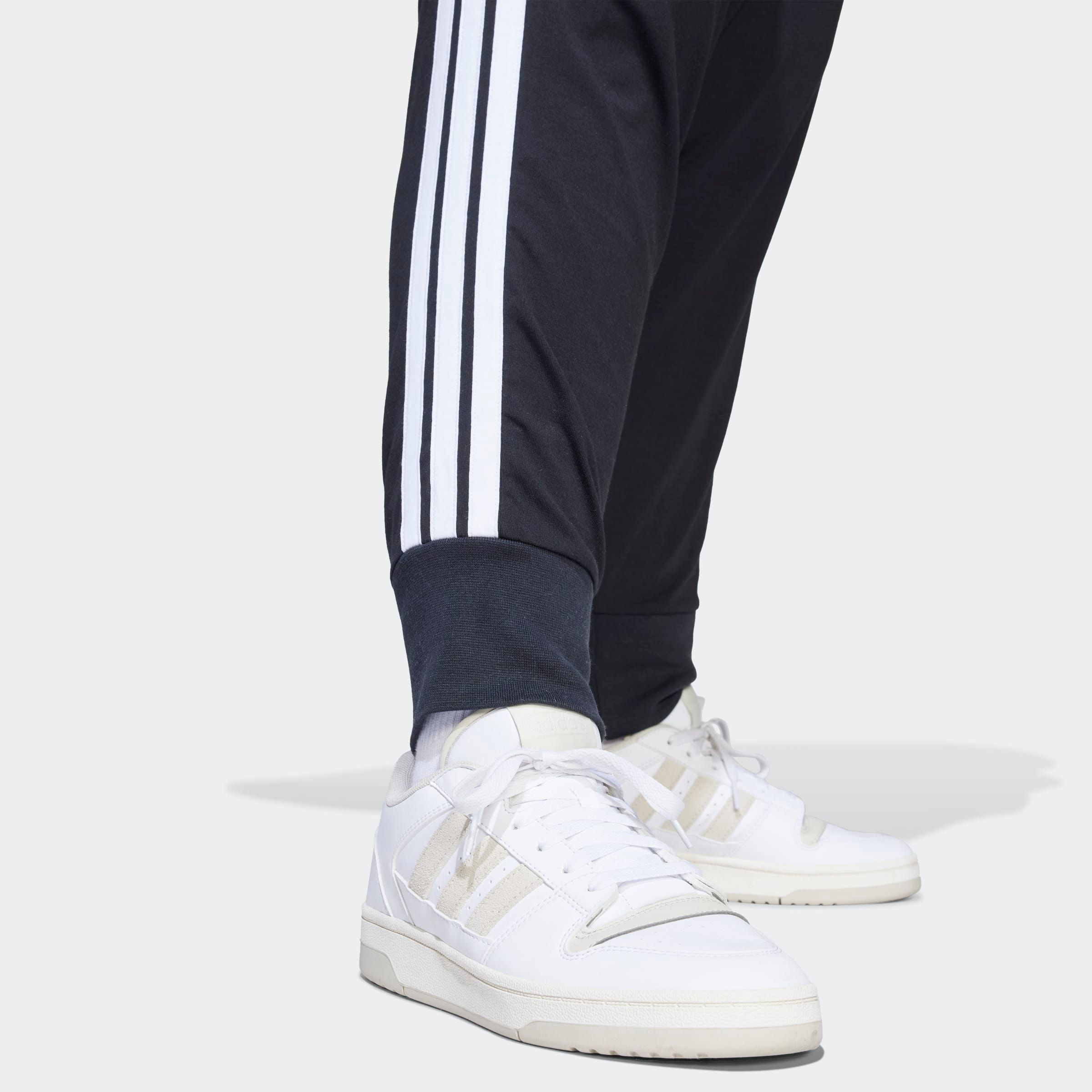 adidas Sportswear Sporthose »ESSENTIALS 3-STREIFEN JOGGER- (GROSSE GRÖSSEN)«