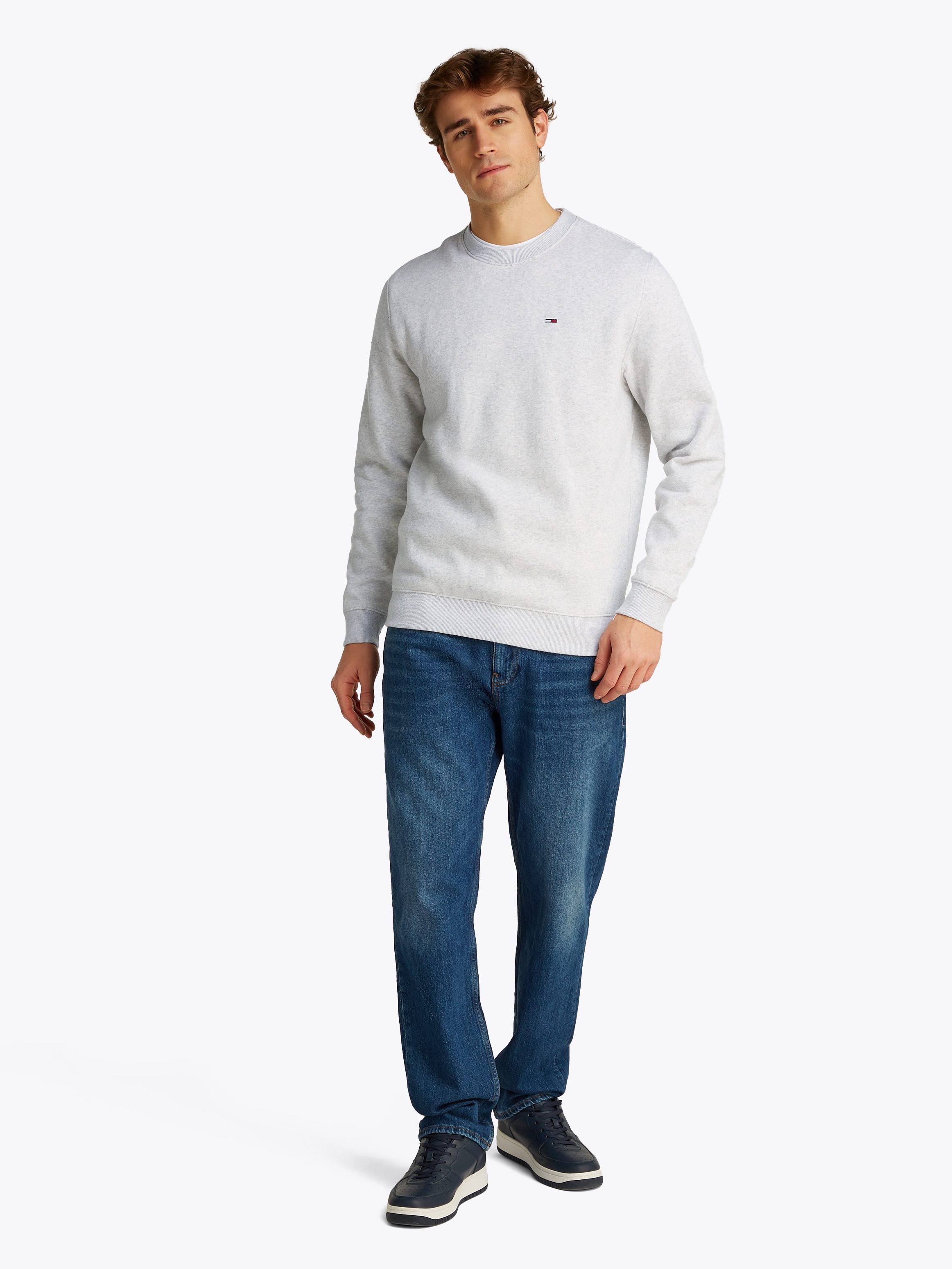 Tommy Jeans Sweatshirt »TJM REG S FLAG CREW«, Mit besticktem Markenlogo auf Brusthöhe