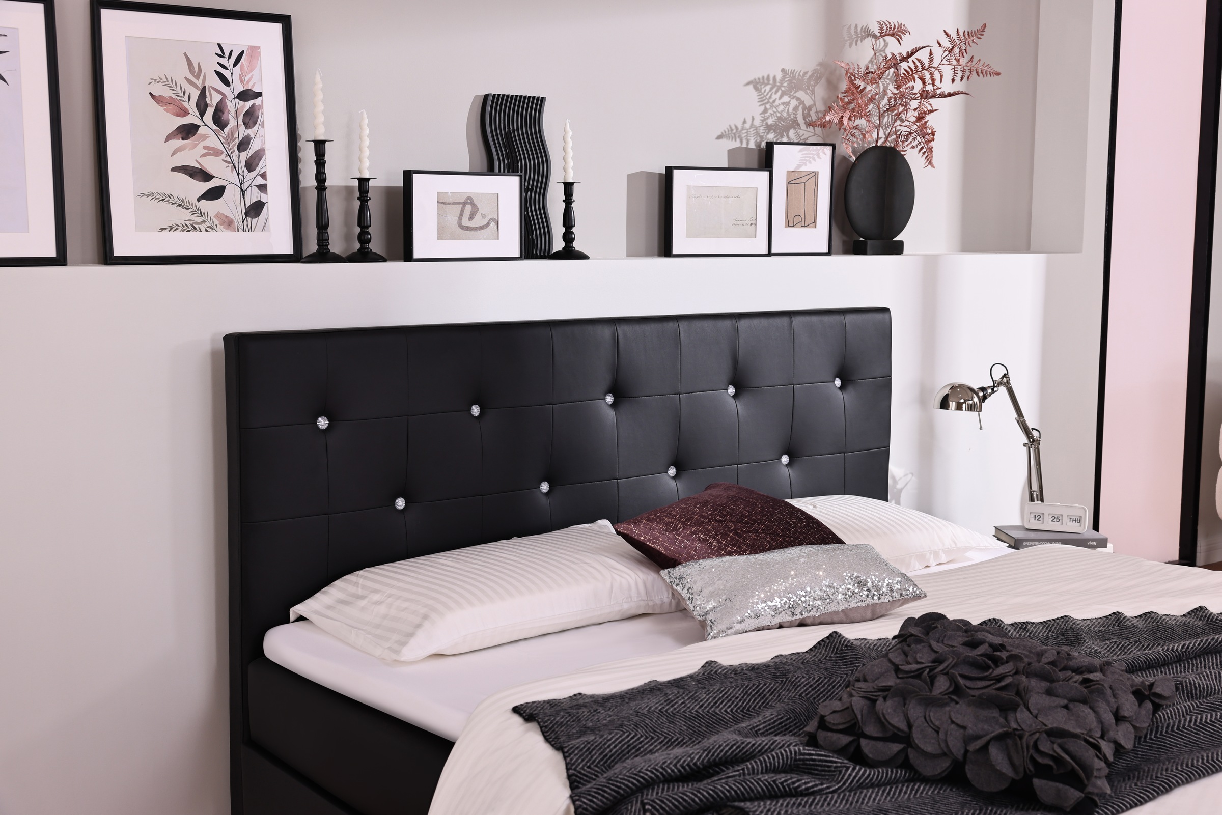 Home affaire Boxbett »Big Noux aus schwarzem Kunstleder mit Kristallsteinen im Kopfteil« inkl. Bettkasten, erhältlich in der Größe 180x200cm