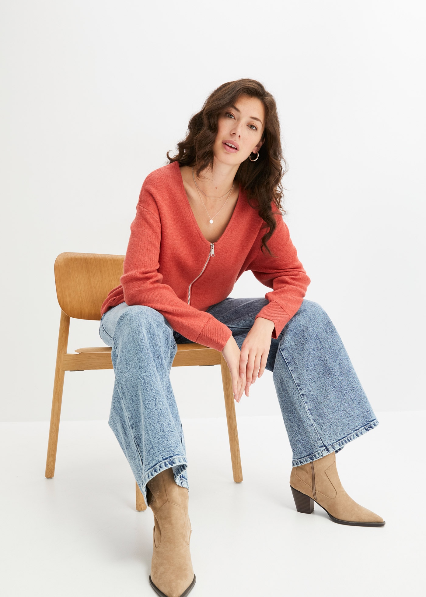 bonprix Strickjacke bequeme Passform, femininer Stil, mit Reißverschluss