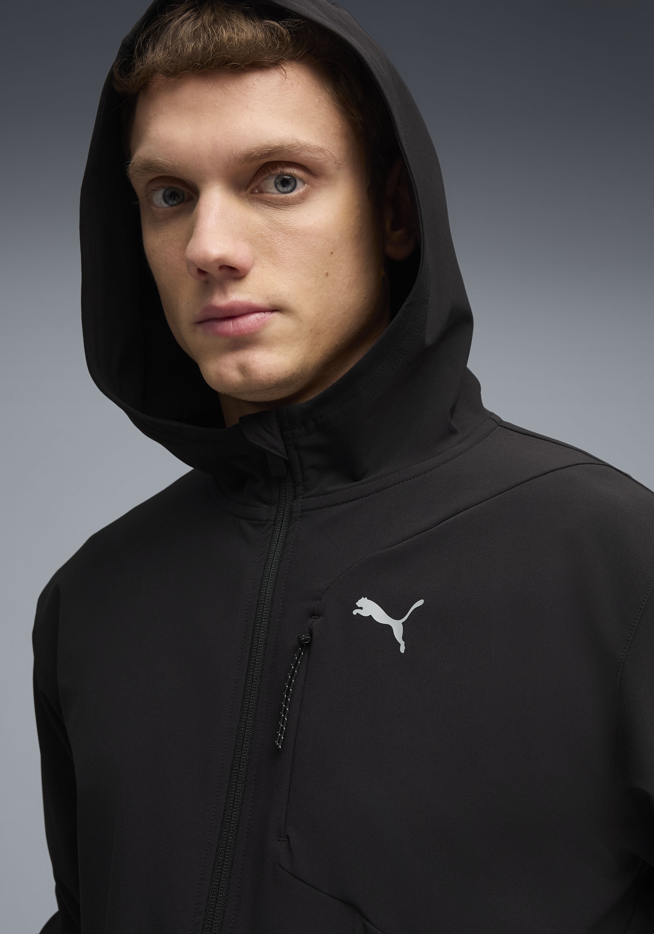 PUMA Kapuzensweatjacke »M PWRTRAIN STRETCH WOVEN JACKET« mit Kapuze, für Training und sportliche Aktivitäten, Regular Fit