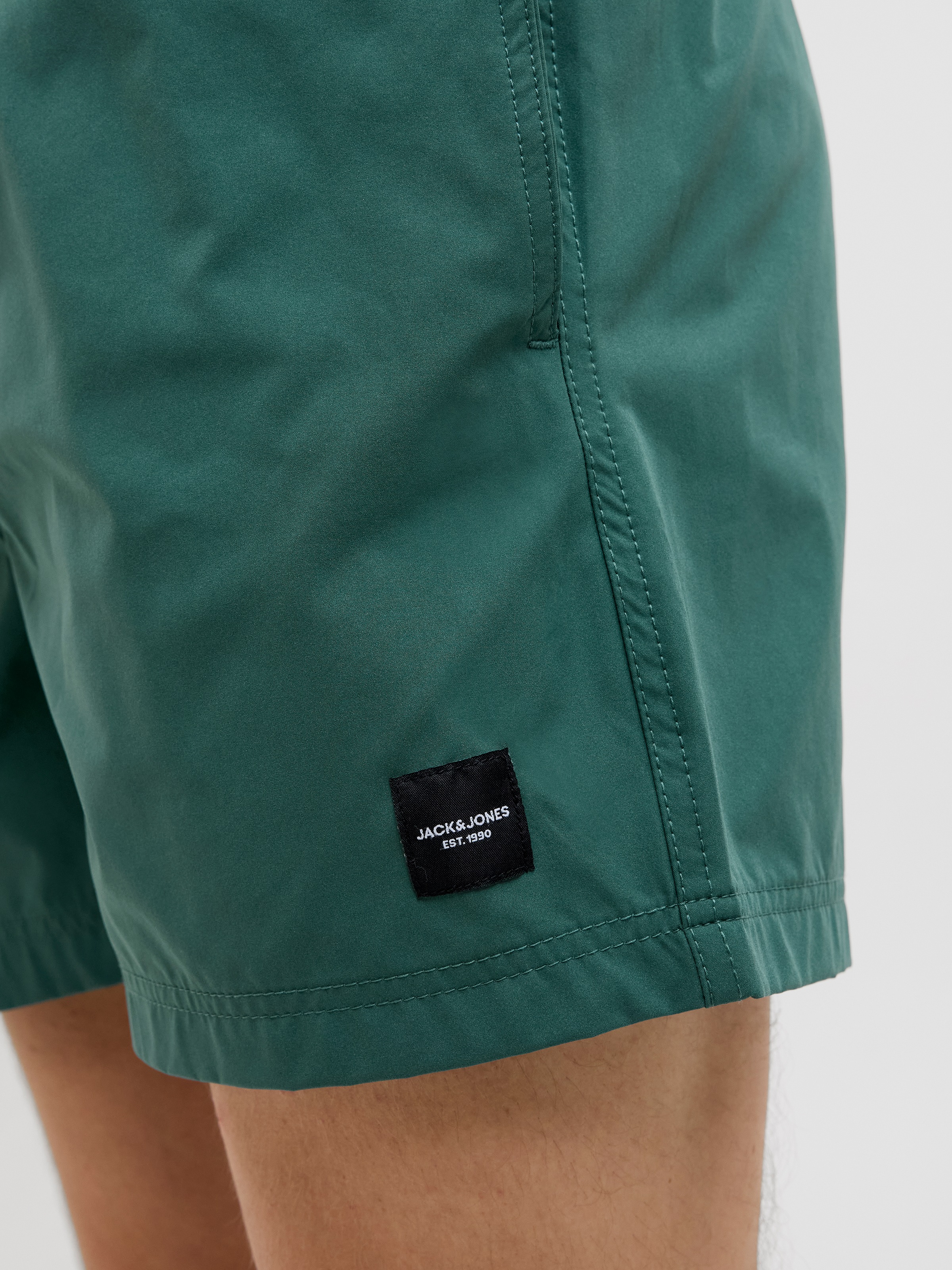 Jack & Jones Badeshorts »JPSTMAUI Badeshort mit elastischem Bund und normalem Schnitt«, unifarben, modisch, slim fit, Polyester