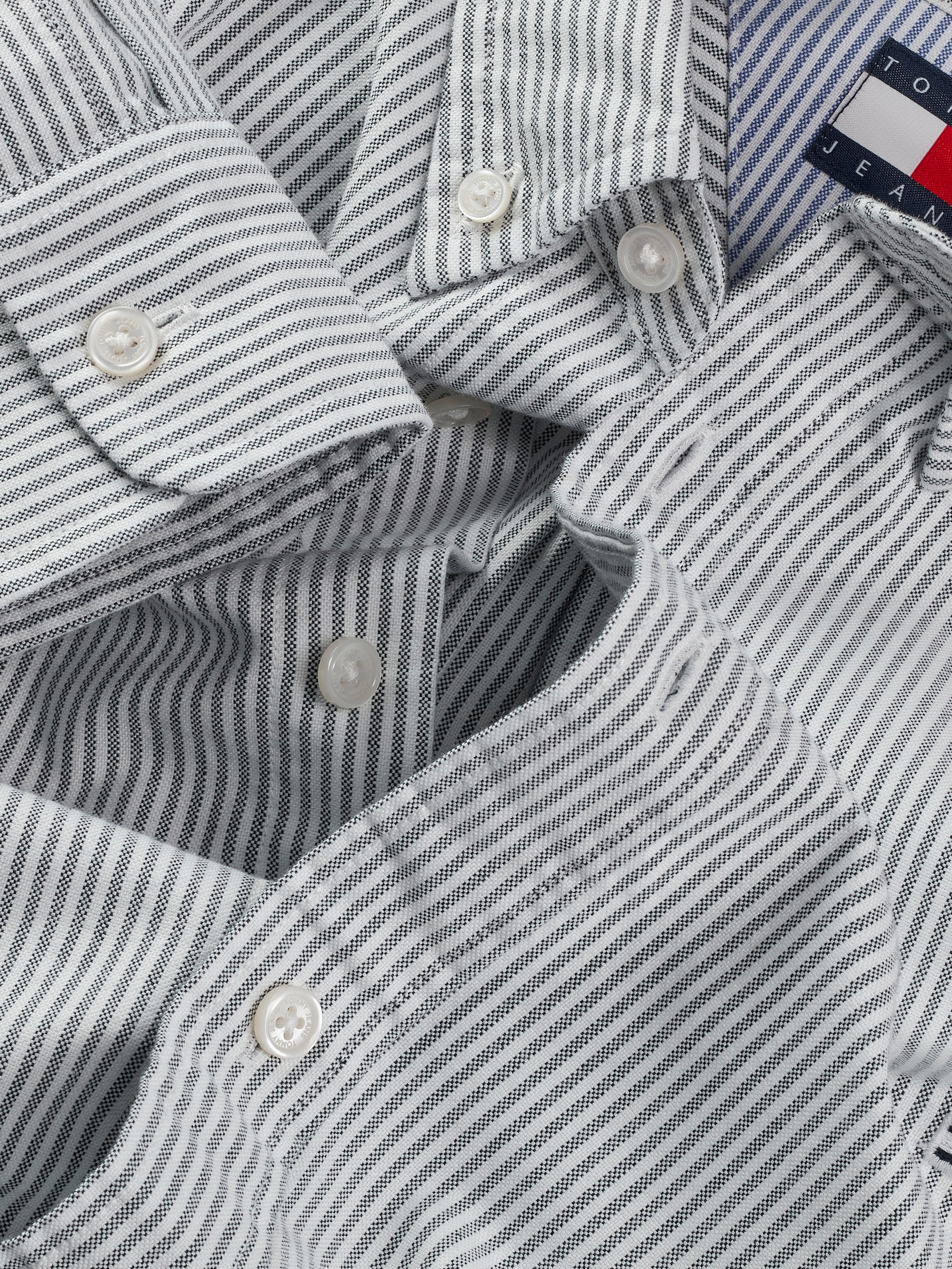 Tommy Jeans Langarmhemd »TJM SLIM STRIPE OXFORD SHIRT EXT«, Mit Button-Down-Kragen