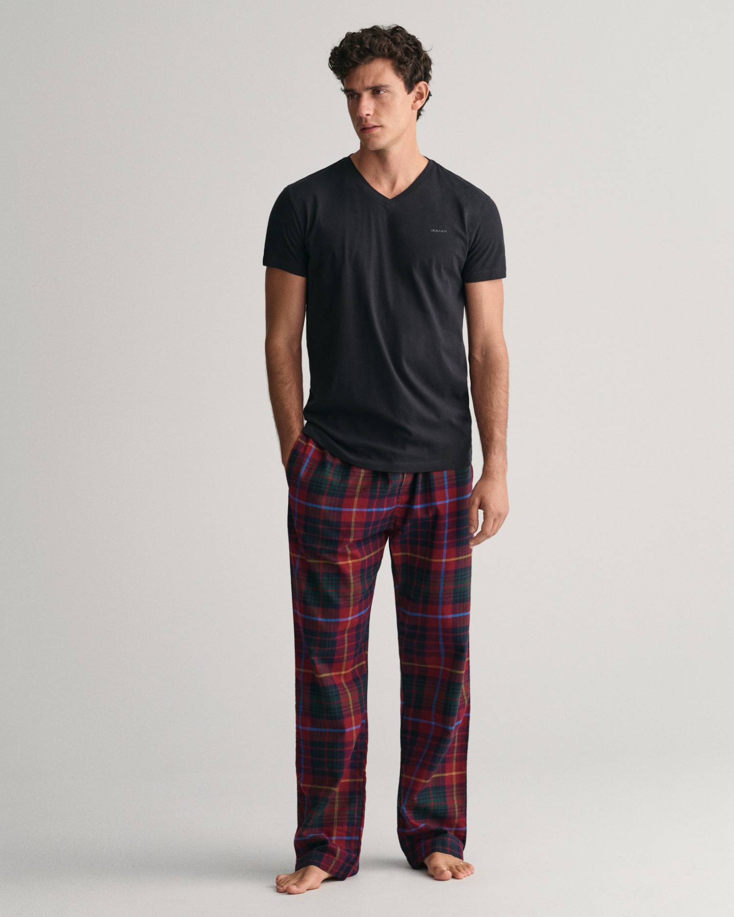 Gant Unterziehshirt »V-NECK T-SHIRT 2-PACK«, (Packung, 2 St., 2er), mit Markenlabel auf der Brust