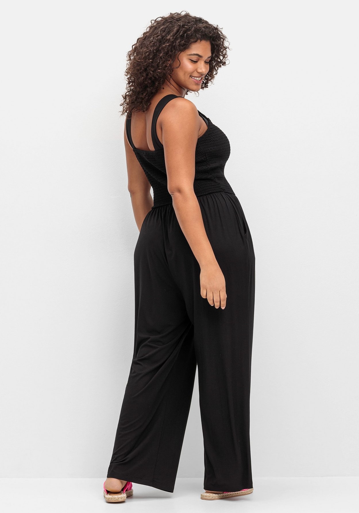 Sheego Jumpsuit »Jumpsuit mit Smok-Oberteil und weitem Bein«