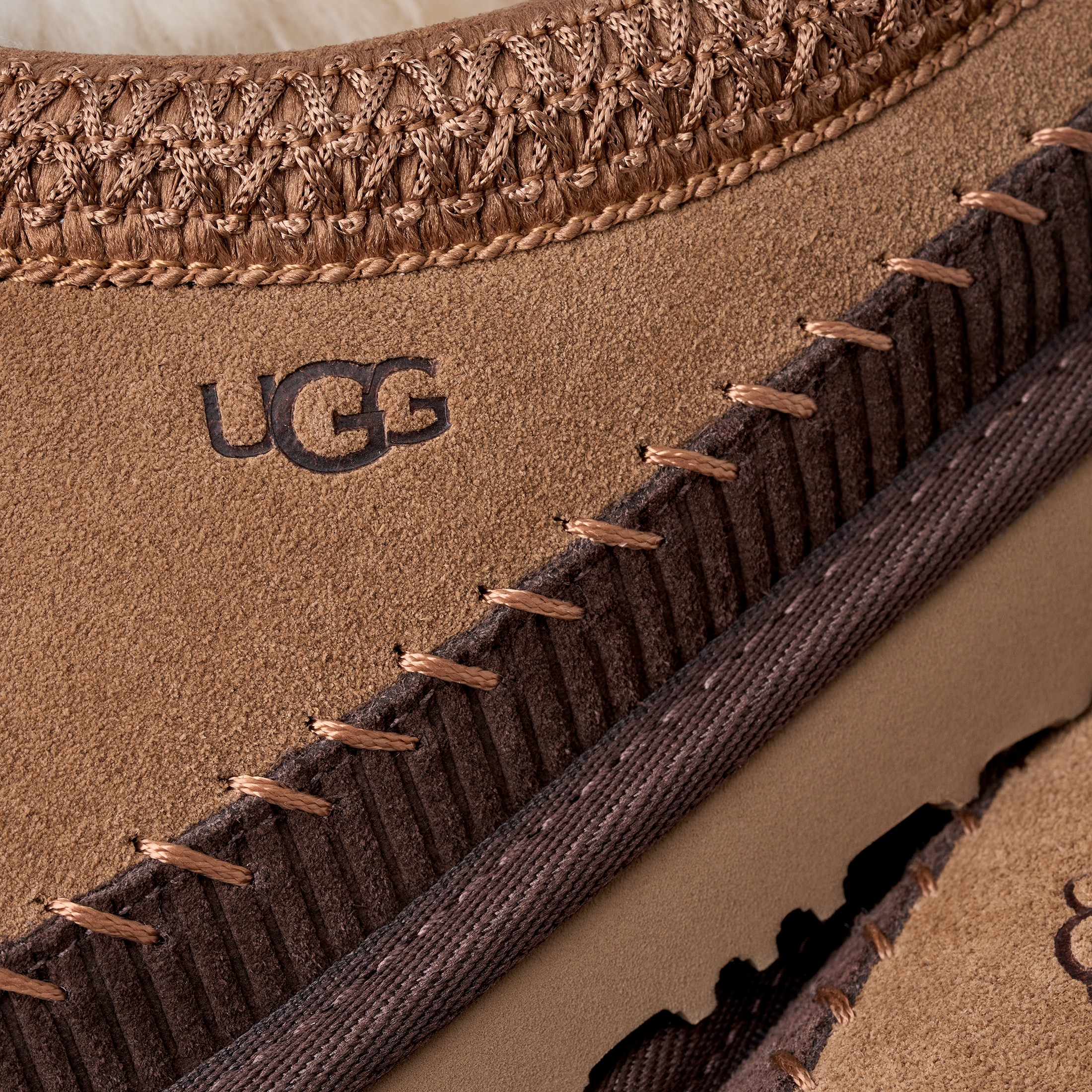 UGG Hausschuh »K TASMAN II HERITAGE«  Plateau, Mule, Schlupfschuh mit Textilborde im Ethno-Look
