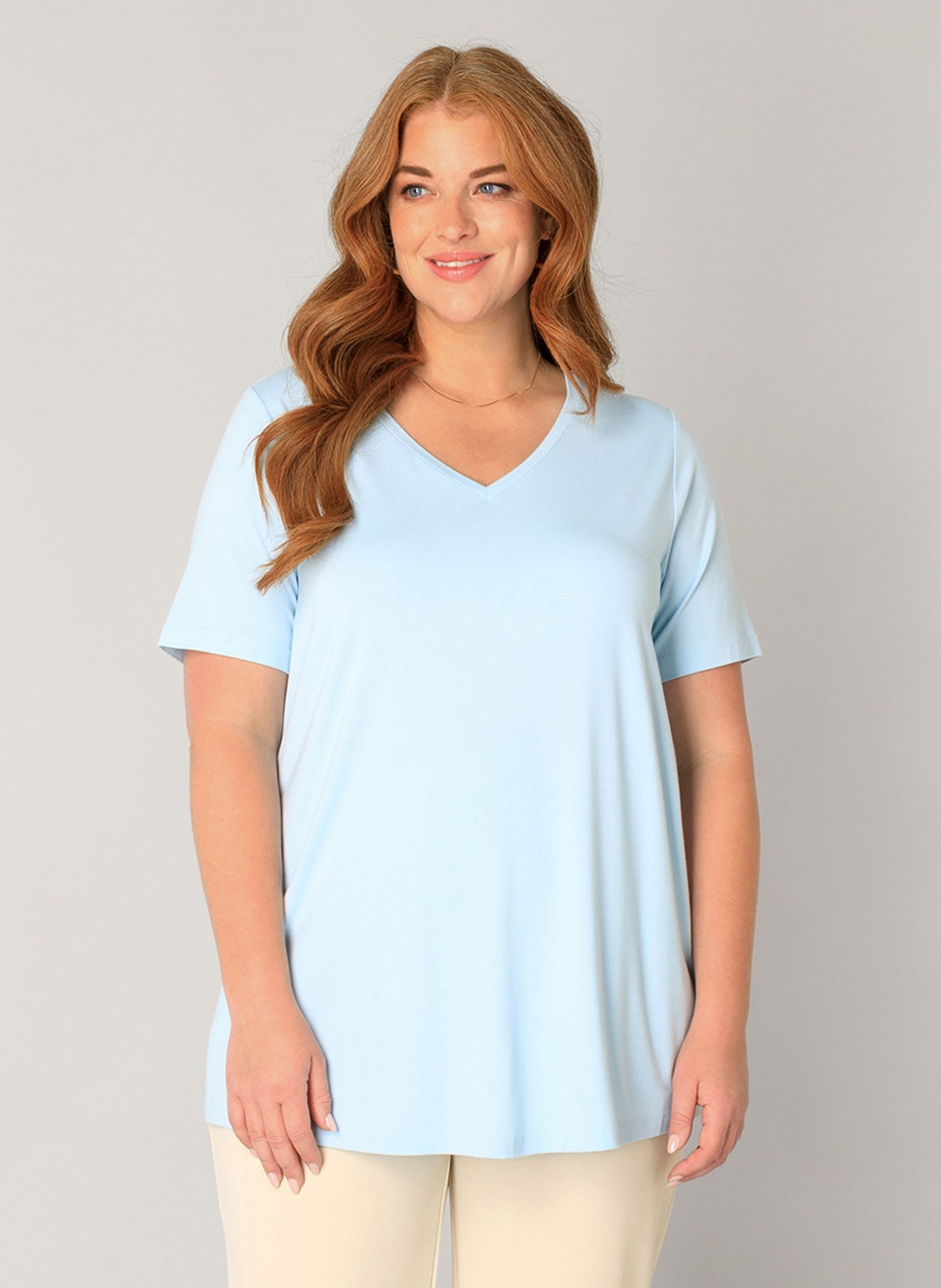 Base Level Curvy T-Shirt »Alba« mit V-Ausschnitt