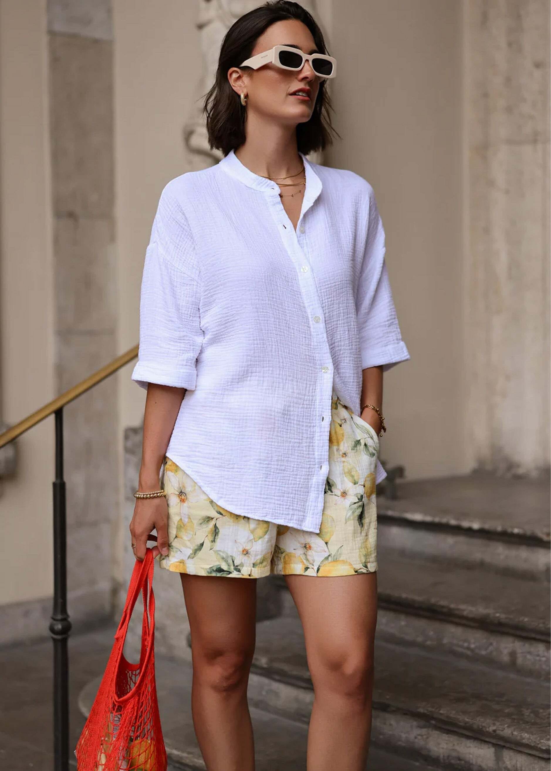 SASSYCLASSY Blusentop »Musselin Bluse mit halblangen Ärmeln« Lässige Baumwollbluse mit Stehkragen und Ärmelumschlag Weiß