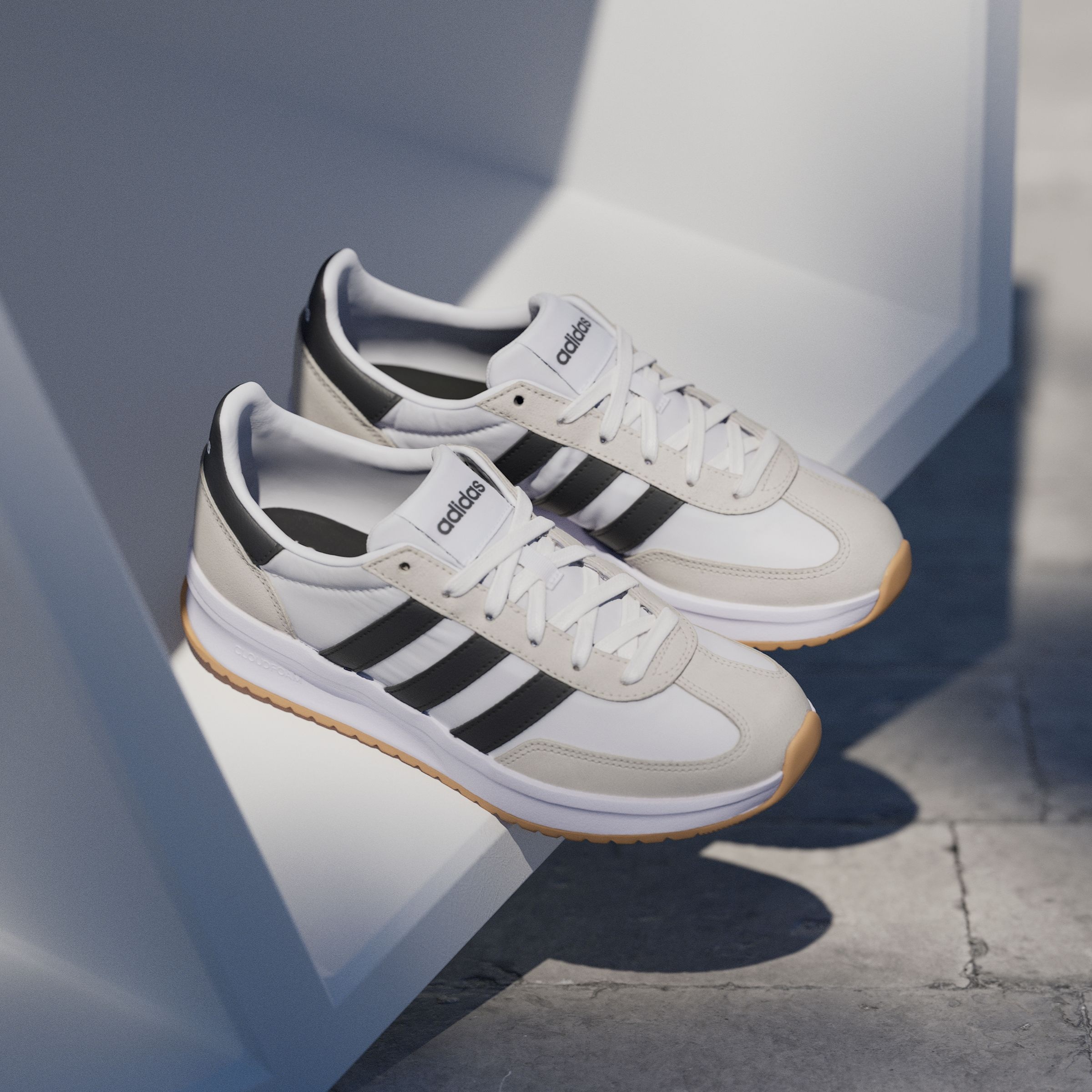 adidas Sportswear Sneaker »RUN 70S 2.0«, inspiriert vom Design des SL72