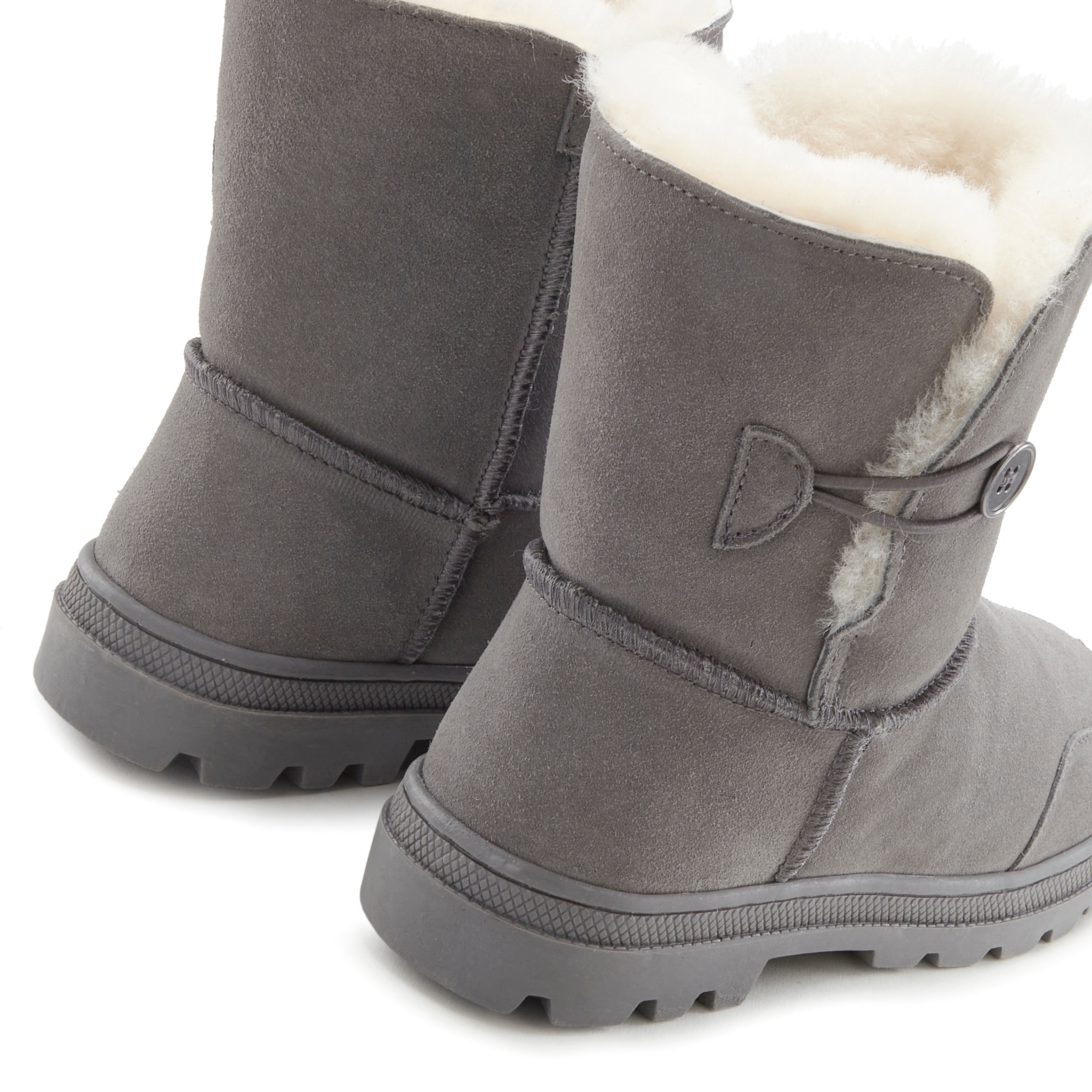 LASCANA Winterstiefel, aus kuscheligem Lammfell, robuste Sohle, Winterstiefelette, Snowboots